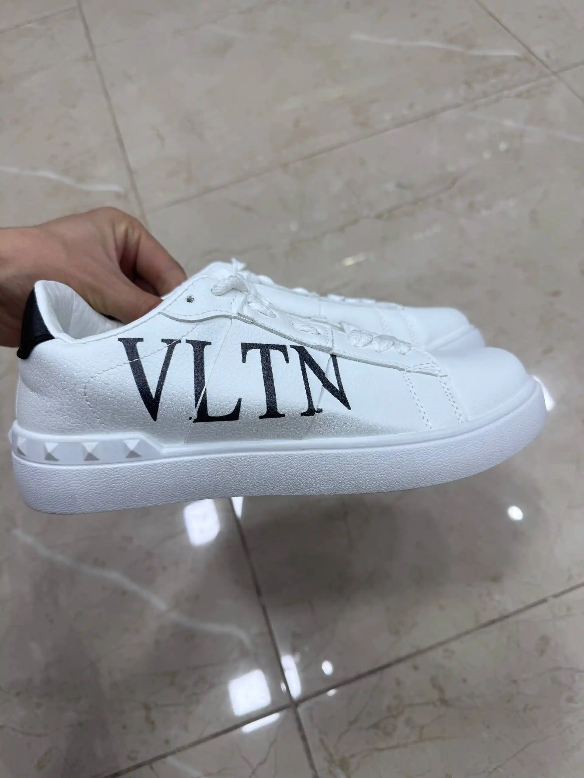 Valentino erkaklar va ayollar uchun krossovka – qulay kundalik uchun oyoq kiyim 36-44