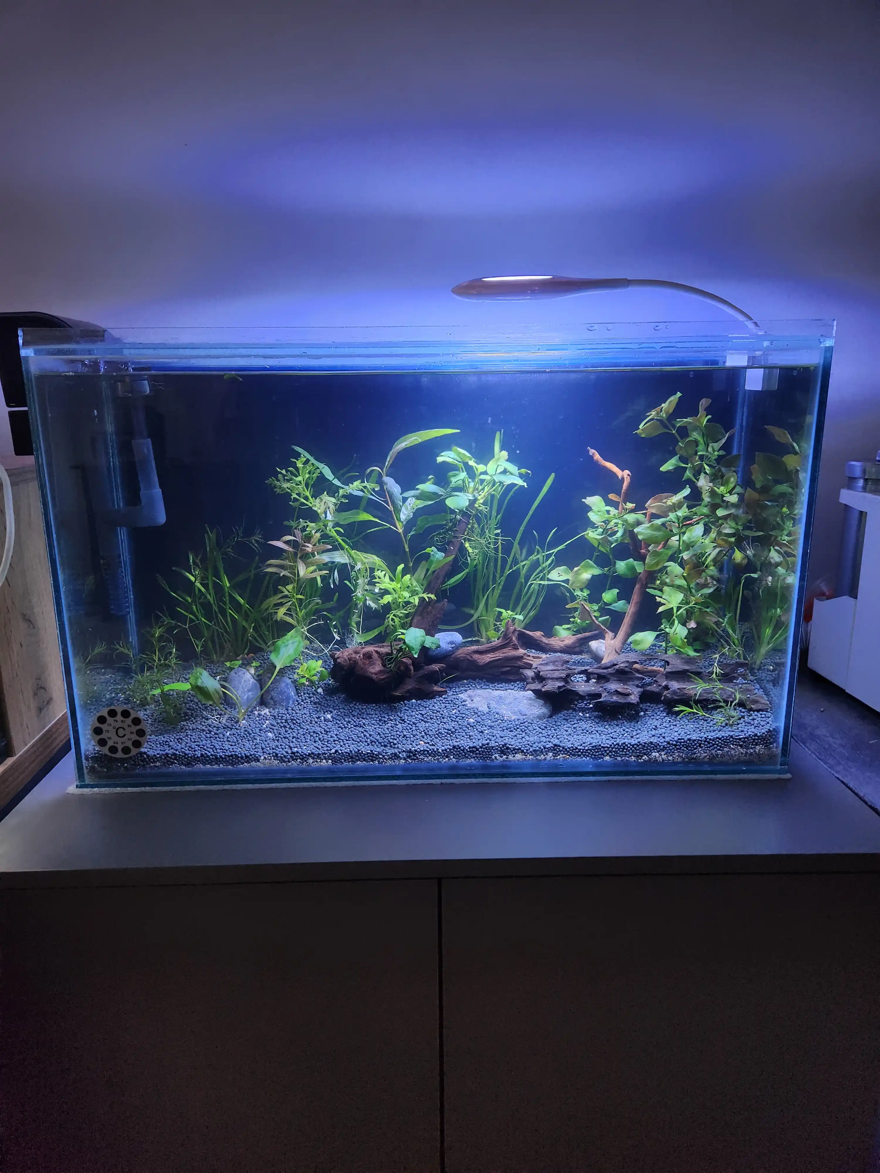 100% propant Akvarium tuprog'i, qora va jigarrang, 1 va 3 kg