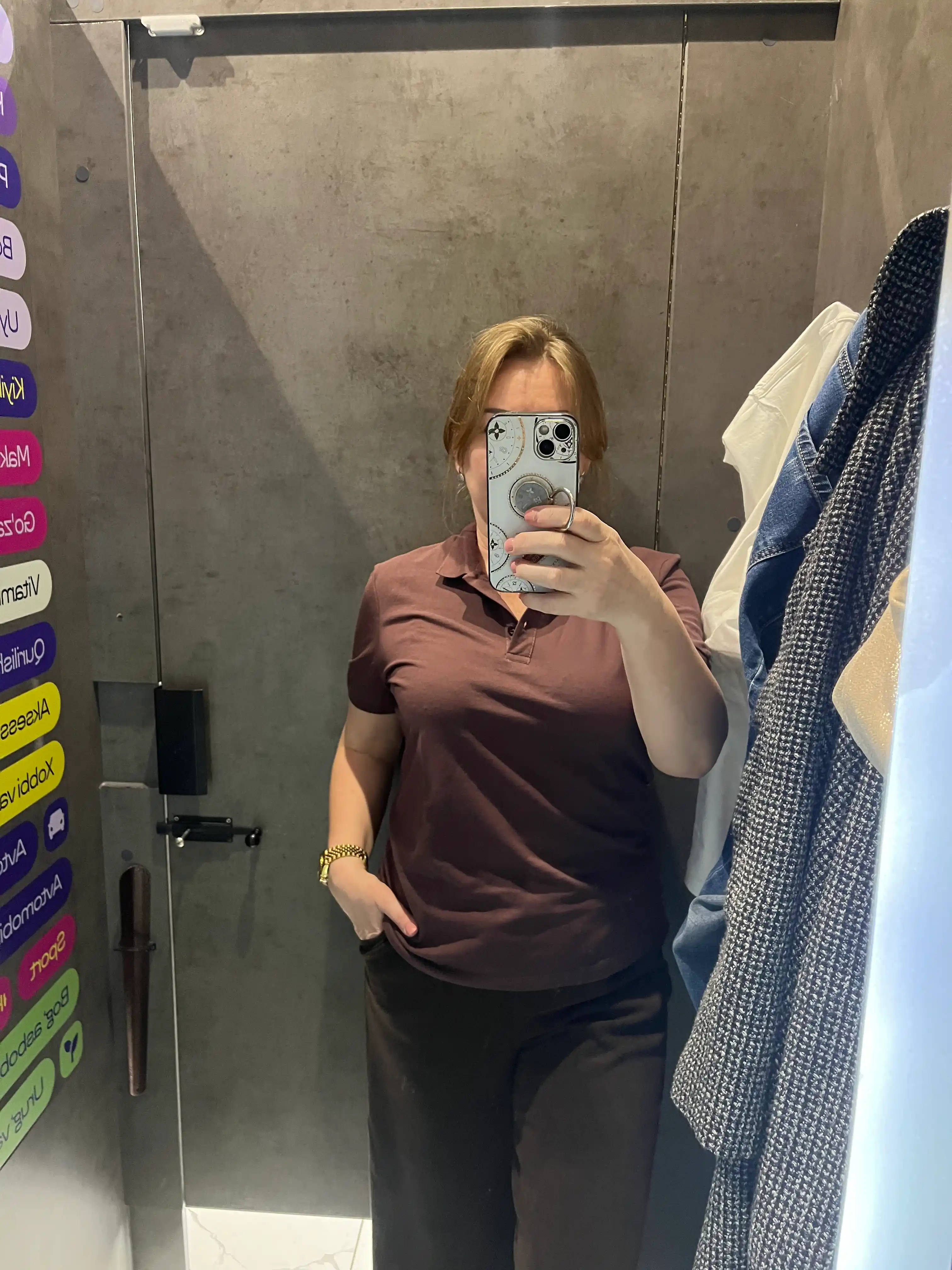 Ayollar polo futbolkasi, finka, ofis varianti