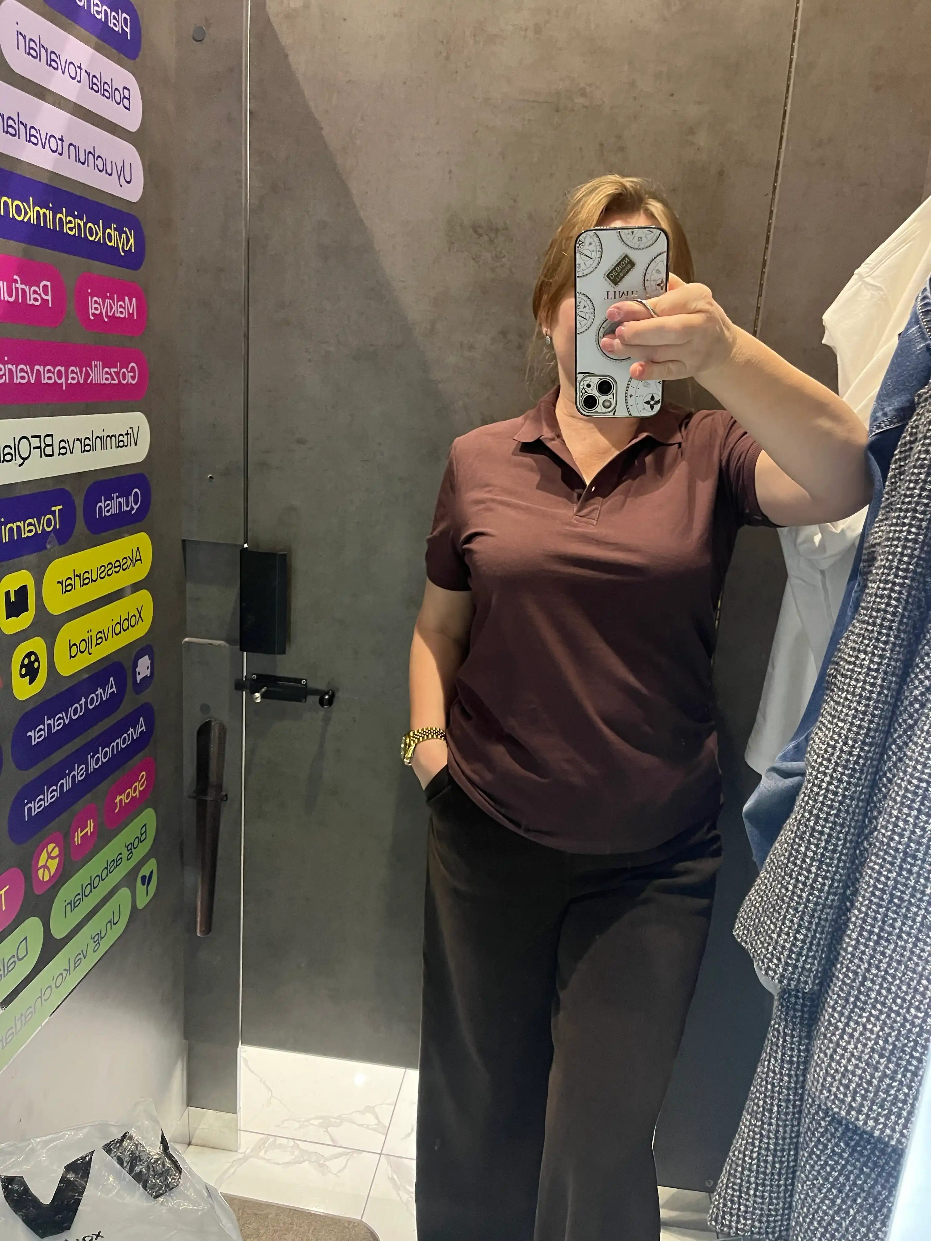 Ayollar polo futbolkasi, finka, ofis varianti