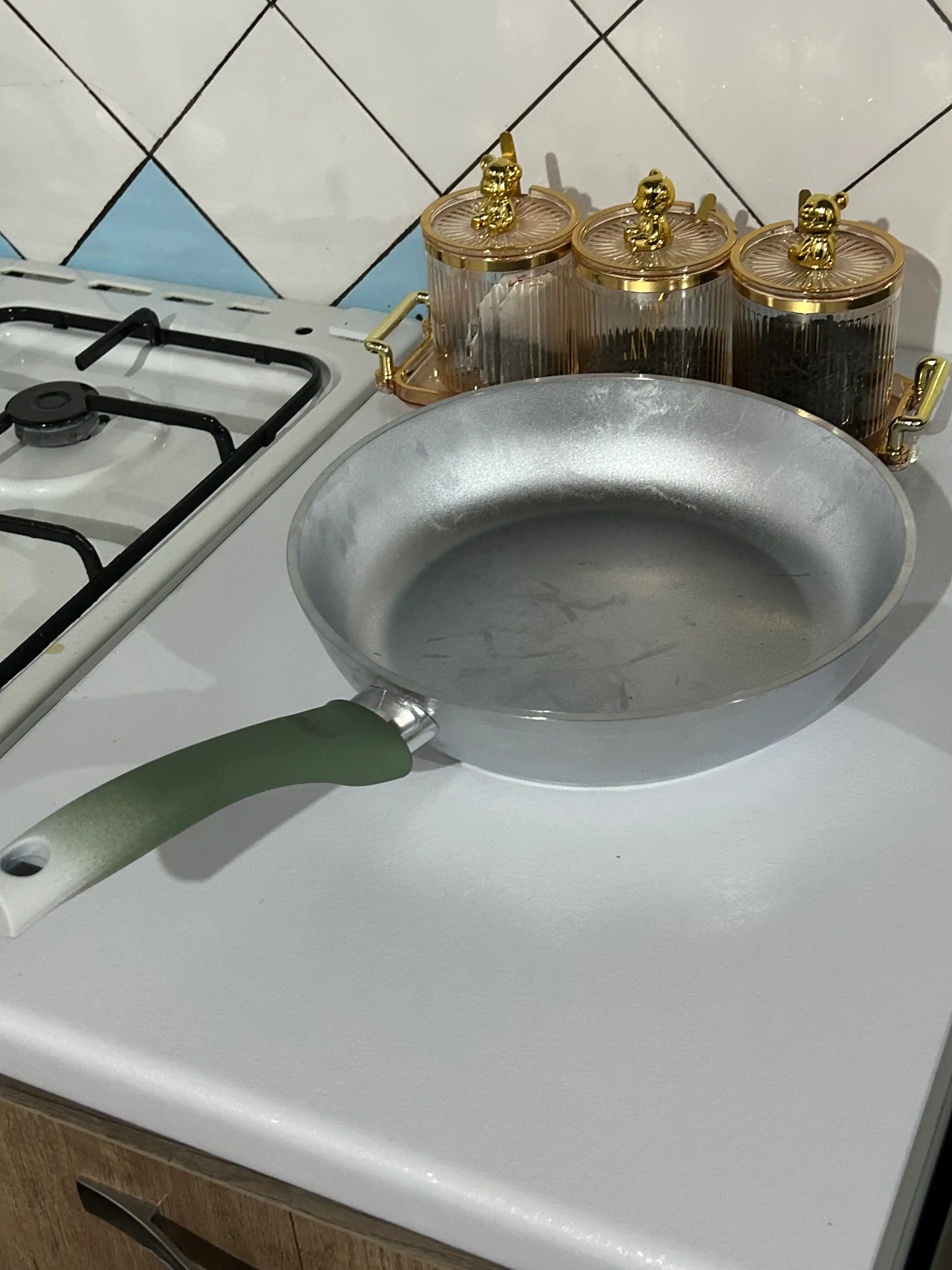 Tova Kukmara, qalinlashgan pastki bilan