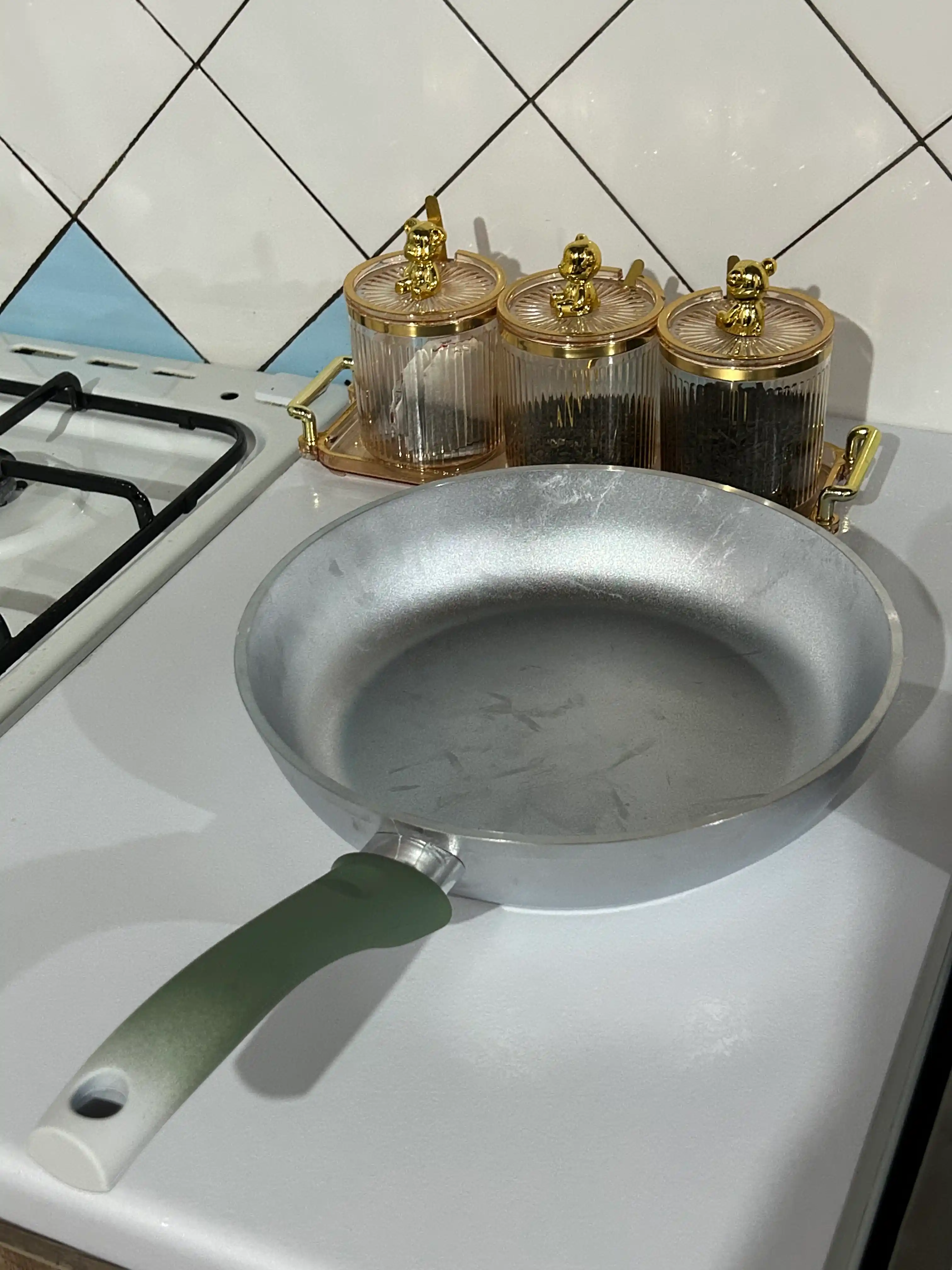 Tova Kukmara, qalinlashgan pastki bilan