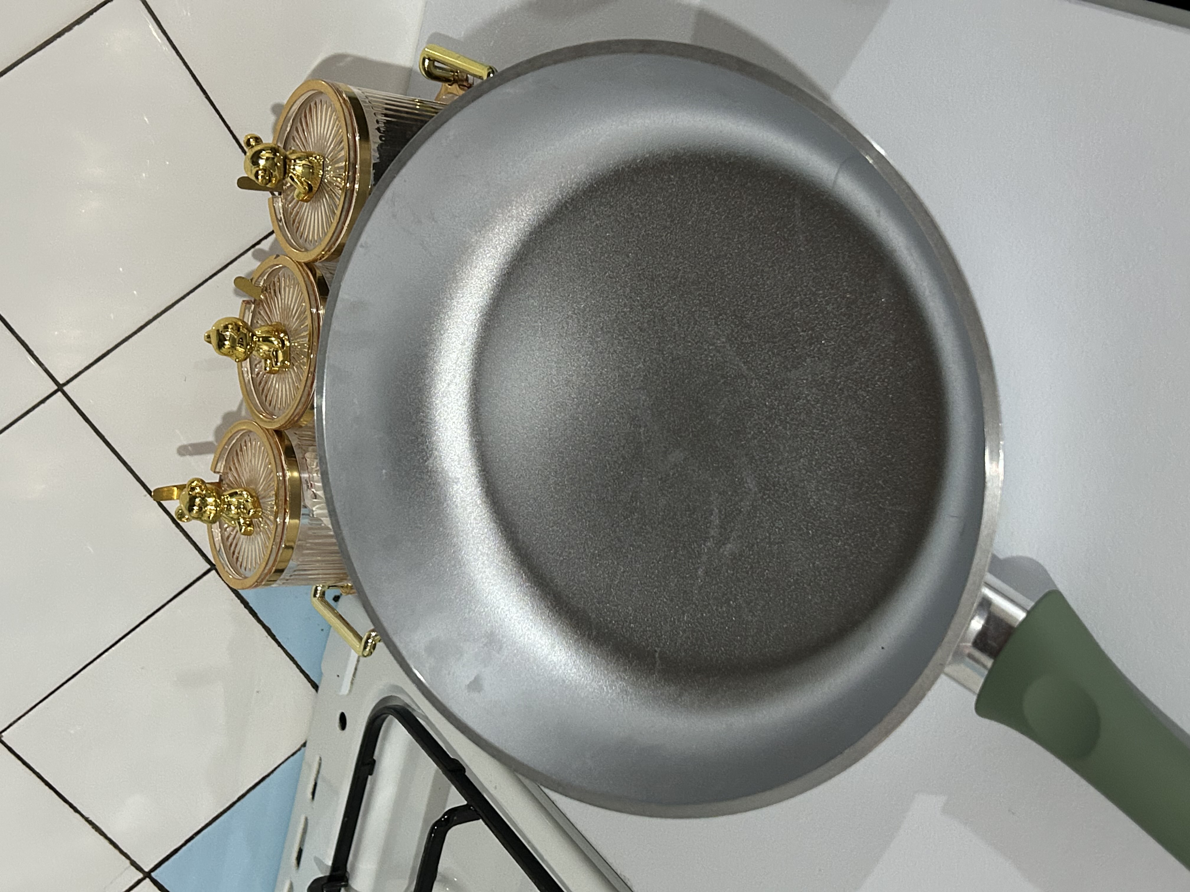 Tova Kukmara, qalinlashgan pastki bilan