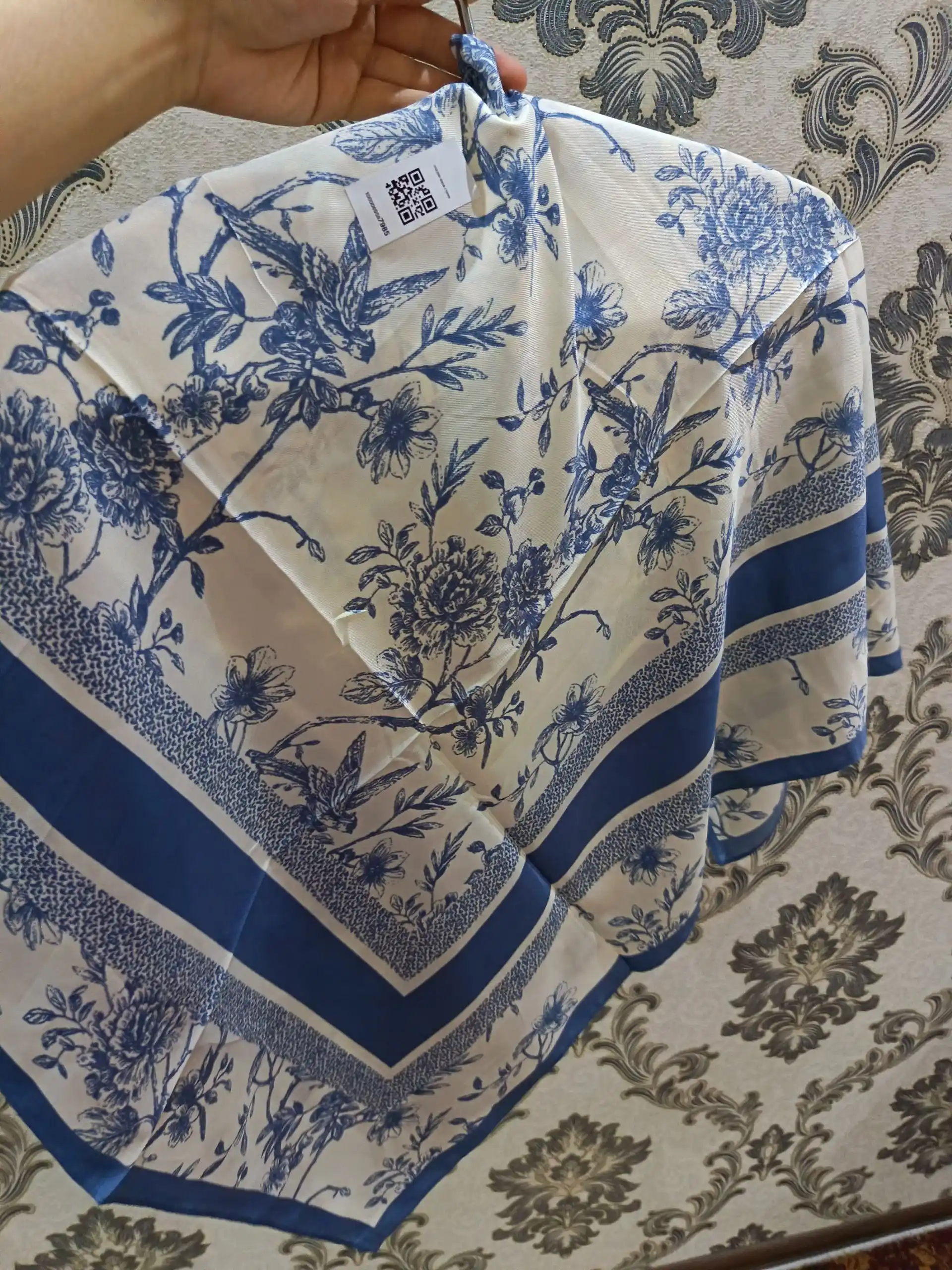 Dior ipak ro‘mollari, ayollar uchun sovg‘a