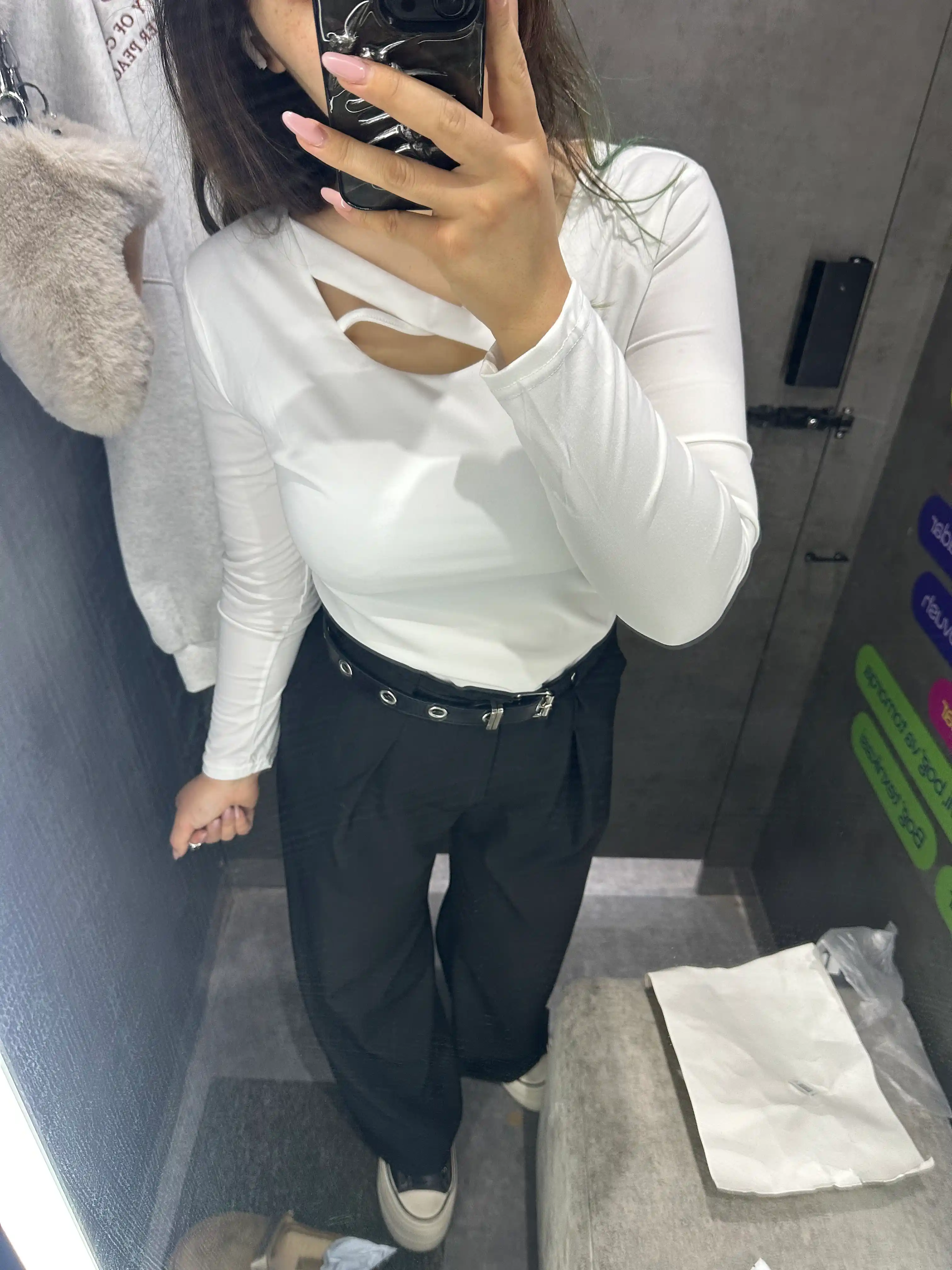 Ayollar uchun uzun yengli yopishqoq longsliv, X-kesim bo‘yin qismi