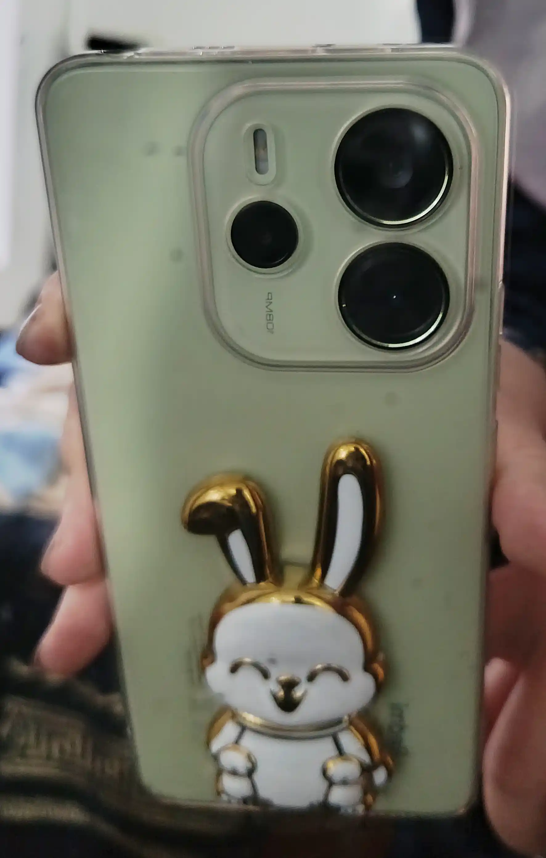 Quyonchalik telefon ushlagichi, oyna bilan pop kengashi