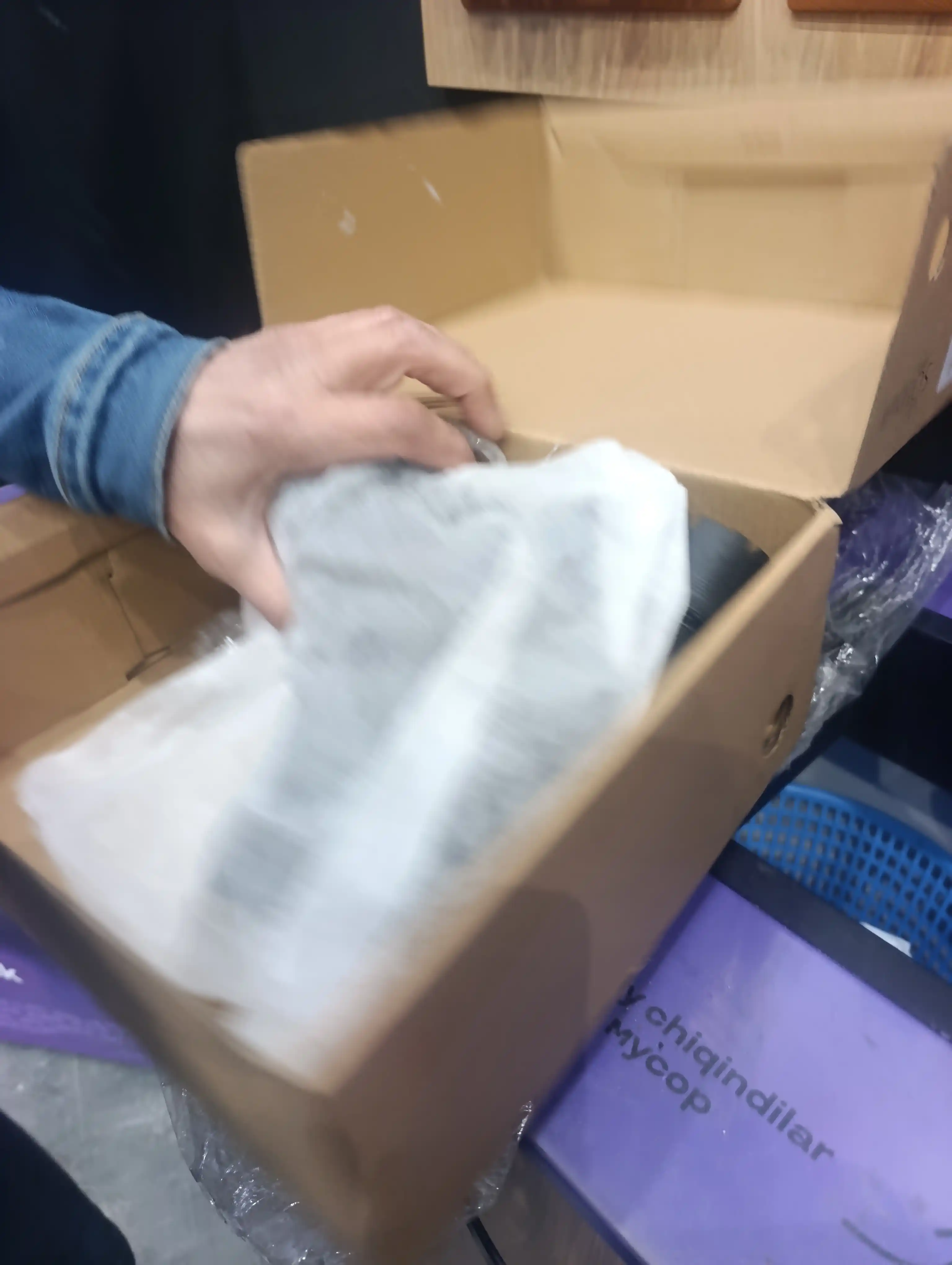 Ayollar rezina etigi, chelsi, suv o‘tkazmaydigan botinka; yarim razmer katta yuradi
