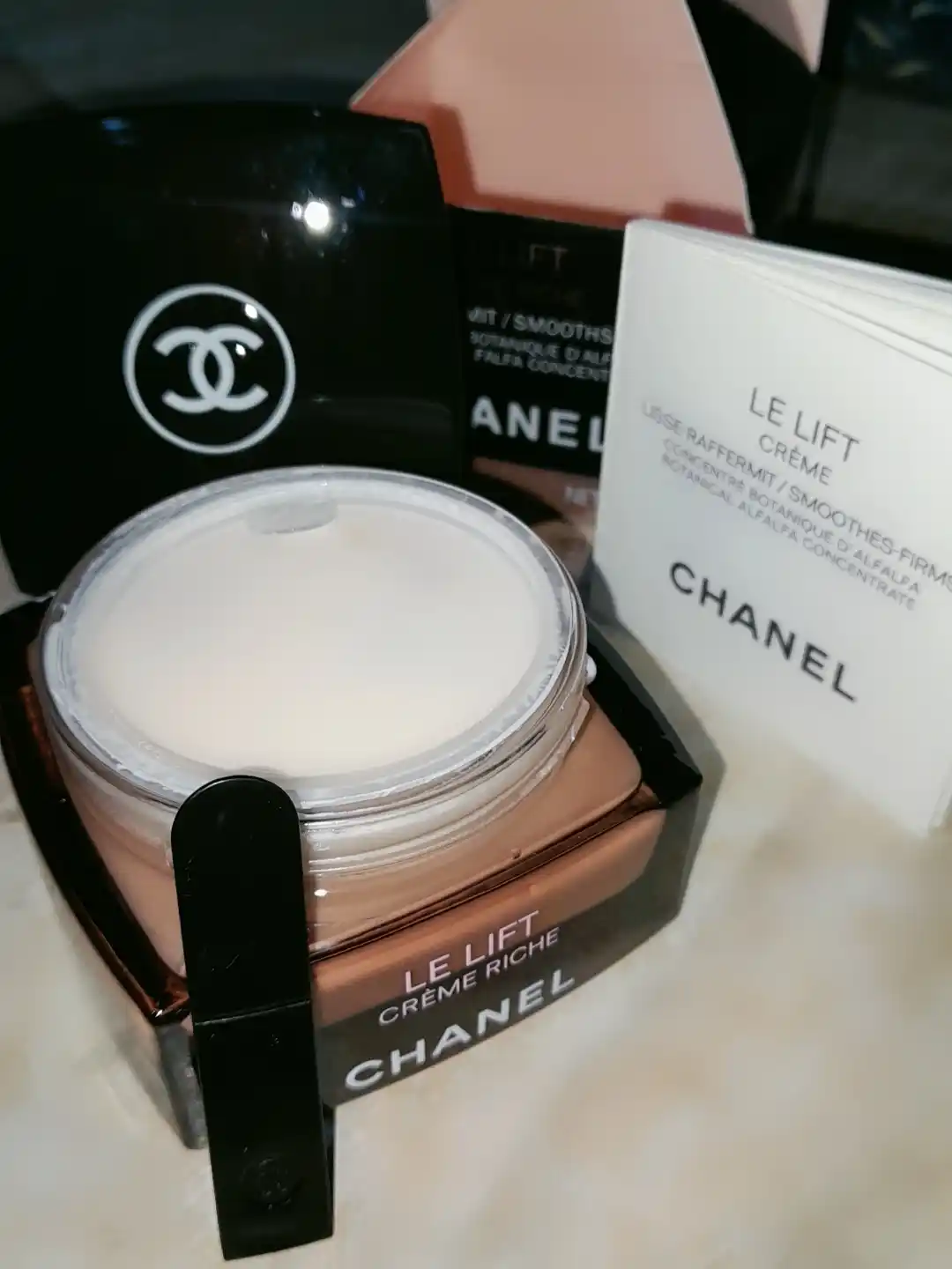 Крем-лифтинг для лица Le Lift Crème Riche — уплотняющий, разглаживающий, антивозрастной 
