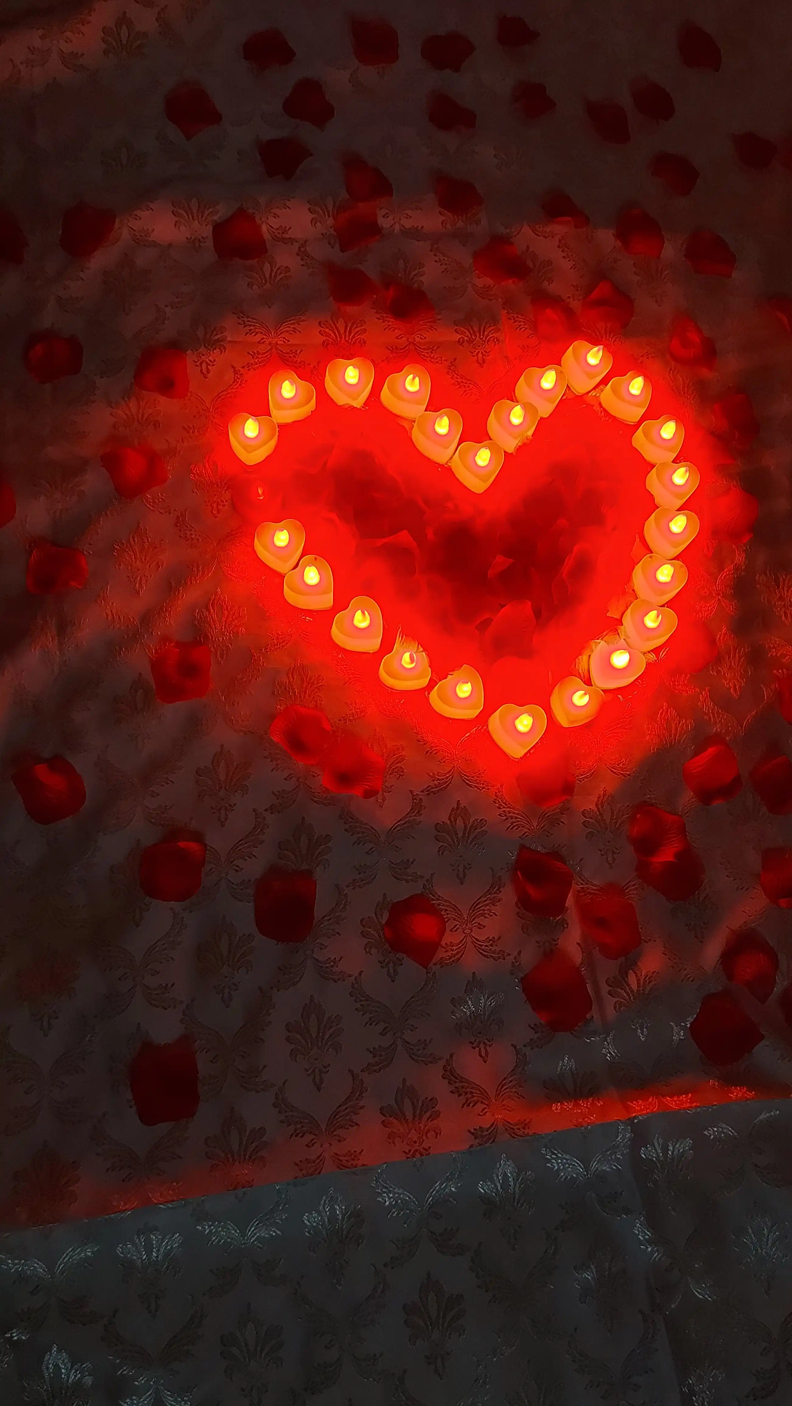 Bayramlar, romantik kechalar, Marry me va tu'gilgan kun uchun, sun'iy atrgul barglari