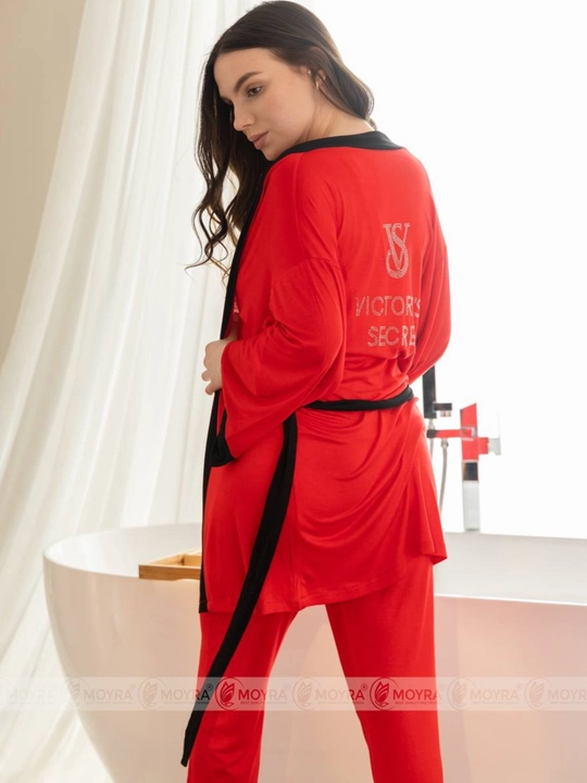Ayollar uchun pijama4 qismli:xalat,futbolka,shim,shortik.Yumshoq va qulay uy va uyqu uchun