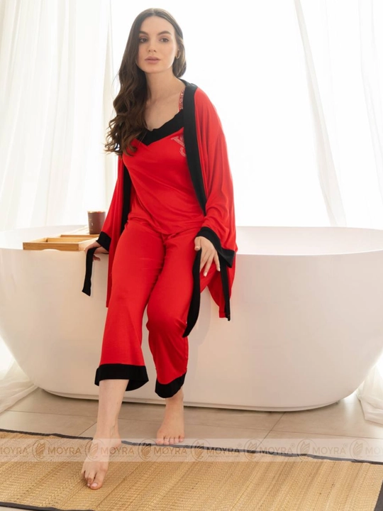 Ayollar uchun pijama4 qismli:xalat,futbolka,shim,shortik.Yumshoq va qulay uy va uyqu uchun