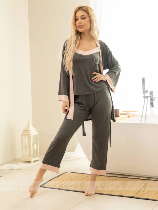 Ayollar uchun pijama4 qismli:xalat,futbolka,shim,shortik.Yumshoq va qulay uy va uyqu uchun