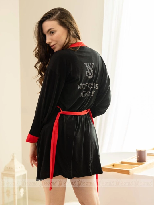 Ayollar uchun pijama4 qismli:xalat,futbolka,shim,shortik.Yumshoq va qulay uy va uyqu uchun