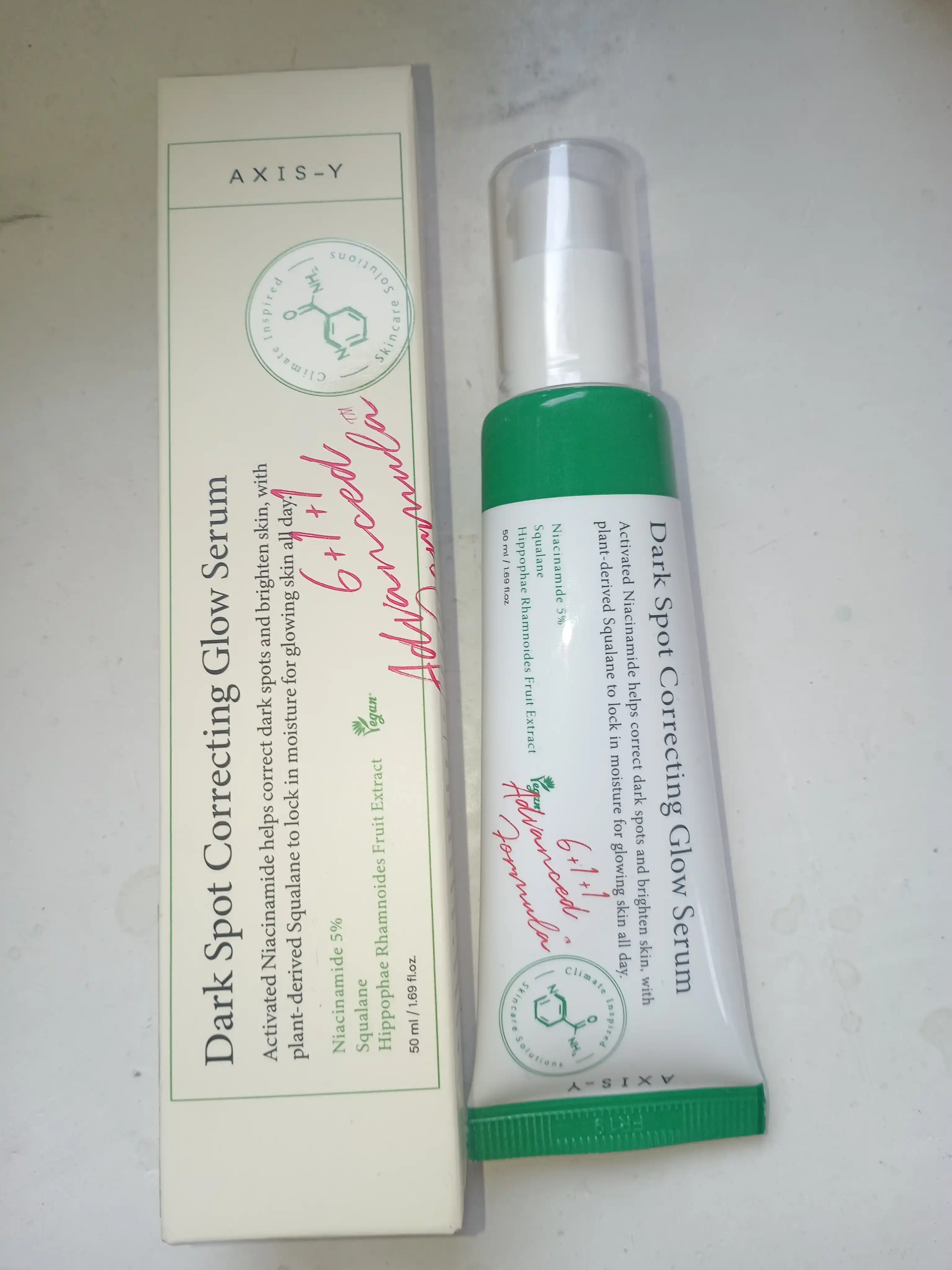 Oqartiruvchi qora tochkalarga qarshi zardob Dark Spot Correcting Glow Serum, 50 ml
