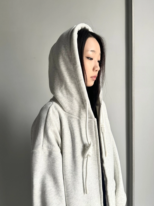 Ayollar uchun kapyushonli zip-hudi