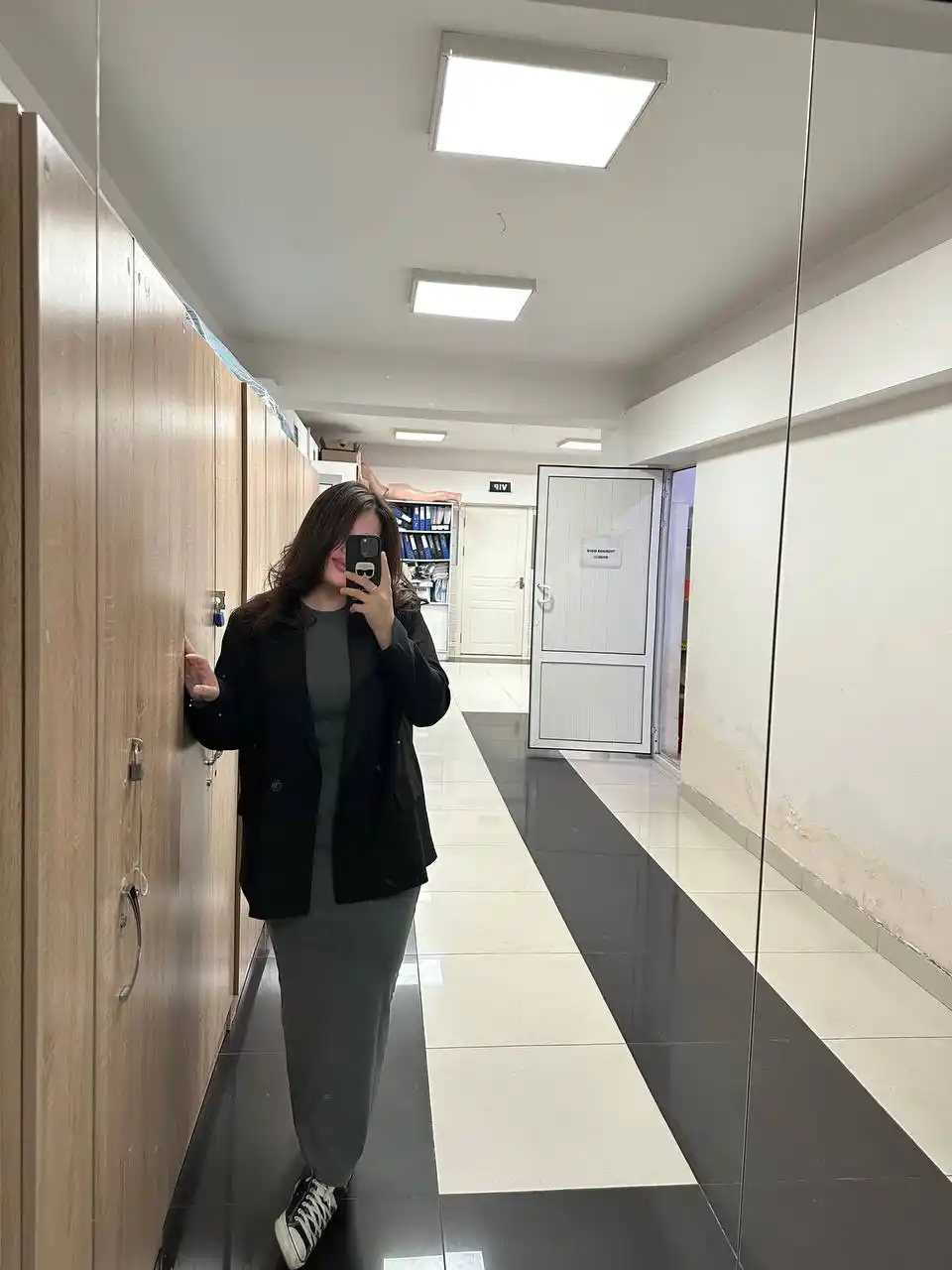 Платье женское, однотонное, длинное, облегающее