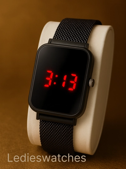 Женские наручные часы на выставке — LWATCHS-15W0122-ЧЕРН