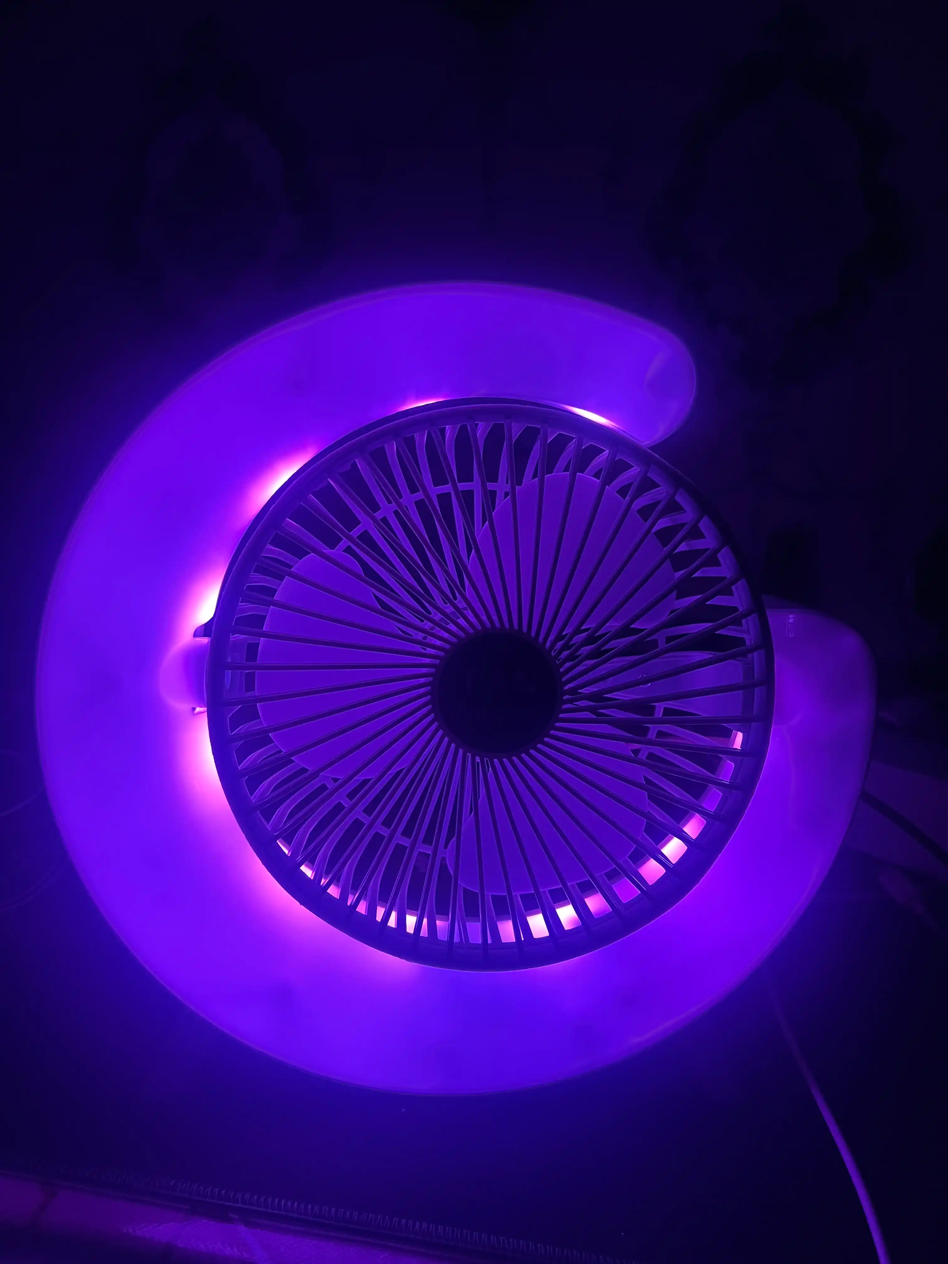 Mini ventilyator, batareya va USB zaryadlash va RGB taglik bilan ish stoli fanati fan