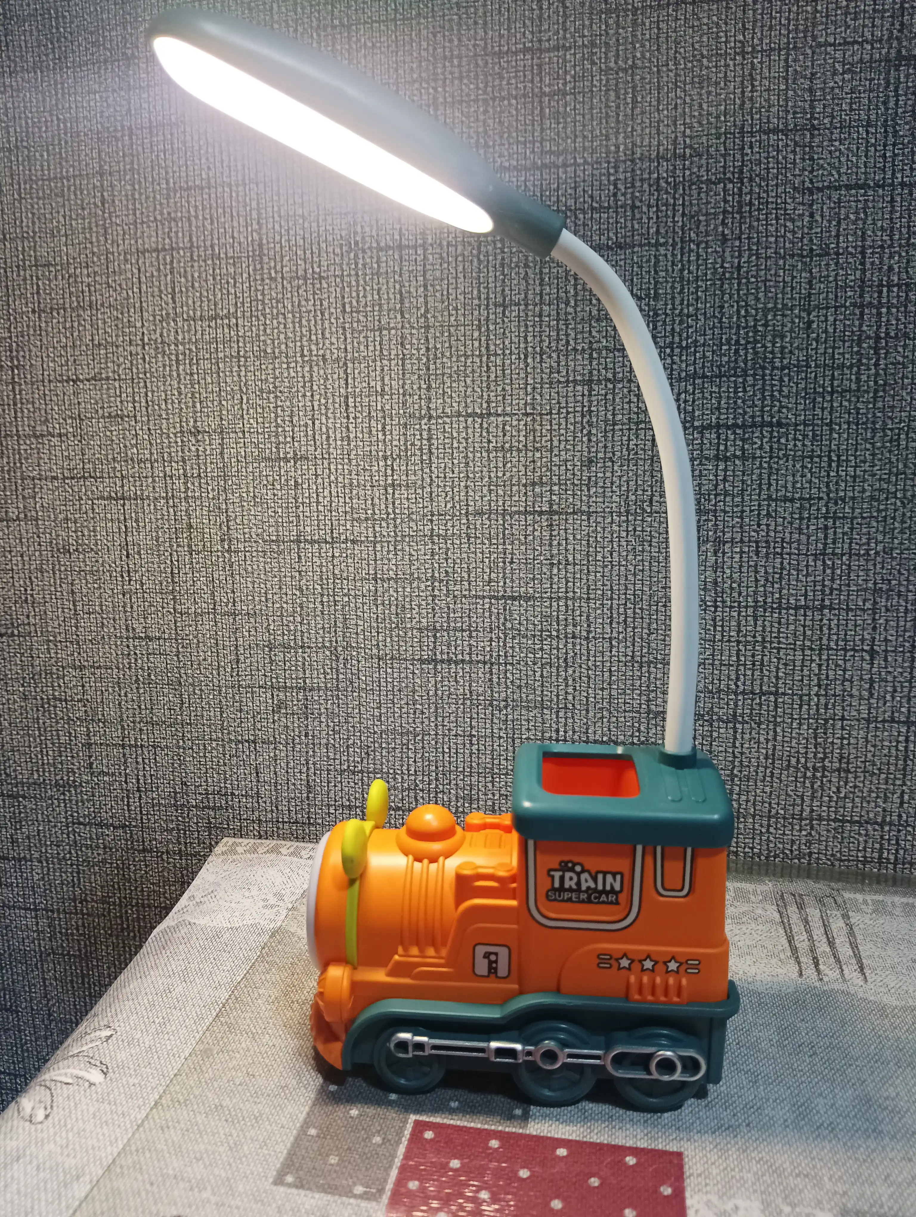 Stol usti lampa va telefon uchun ushlagich, led chiroq parovozcha, 2 tasi 1 da, USB bilan