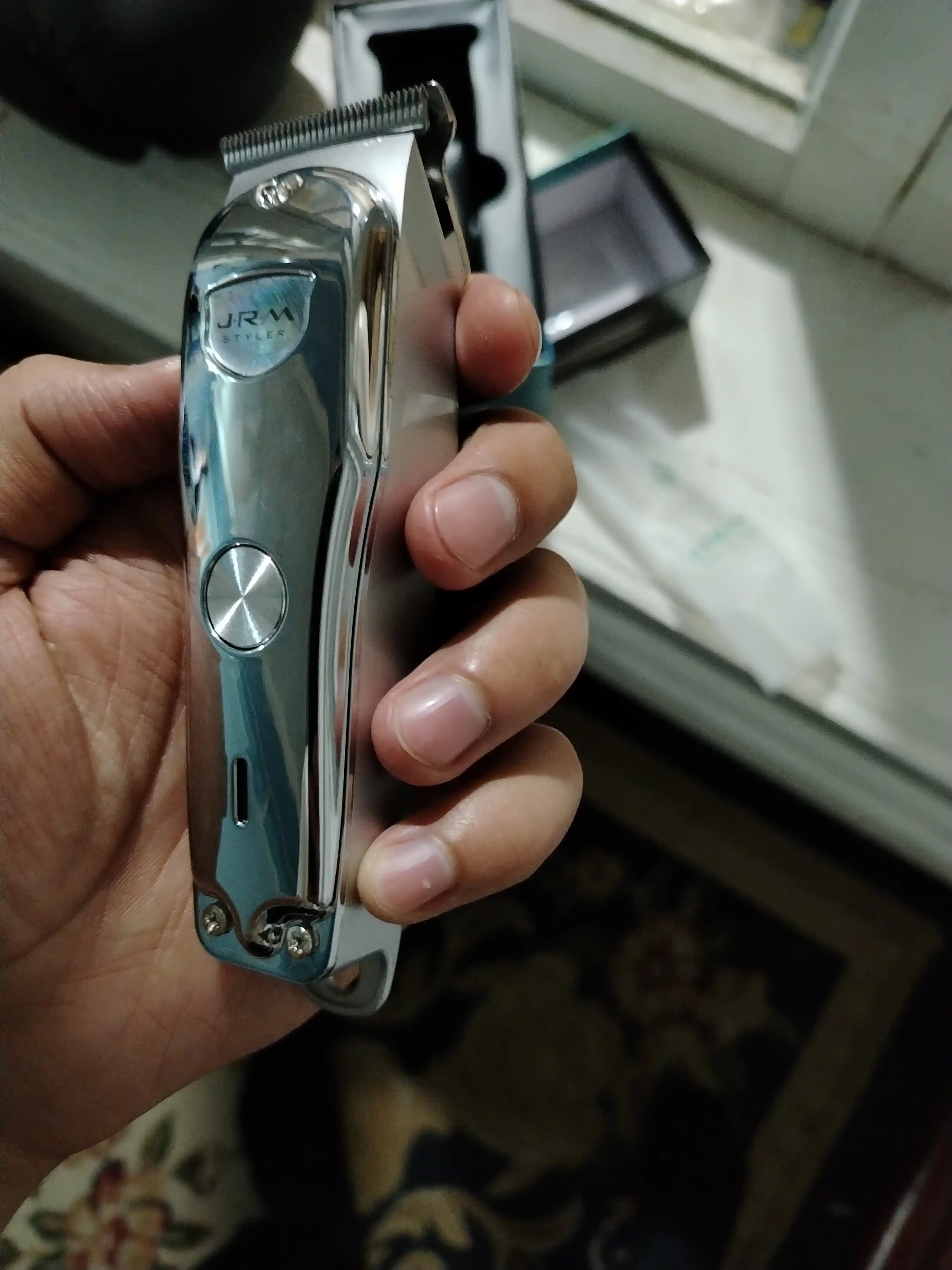Professional soch-soqol trimmeri, metall korpus, USB quvvatlagich