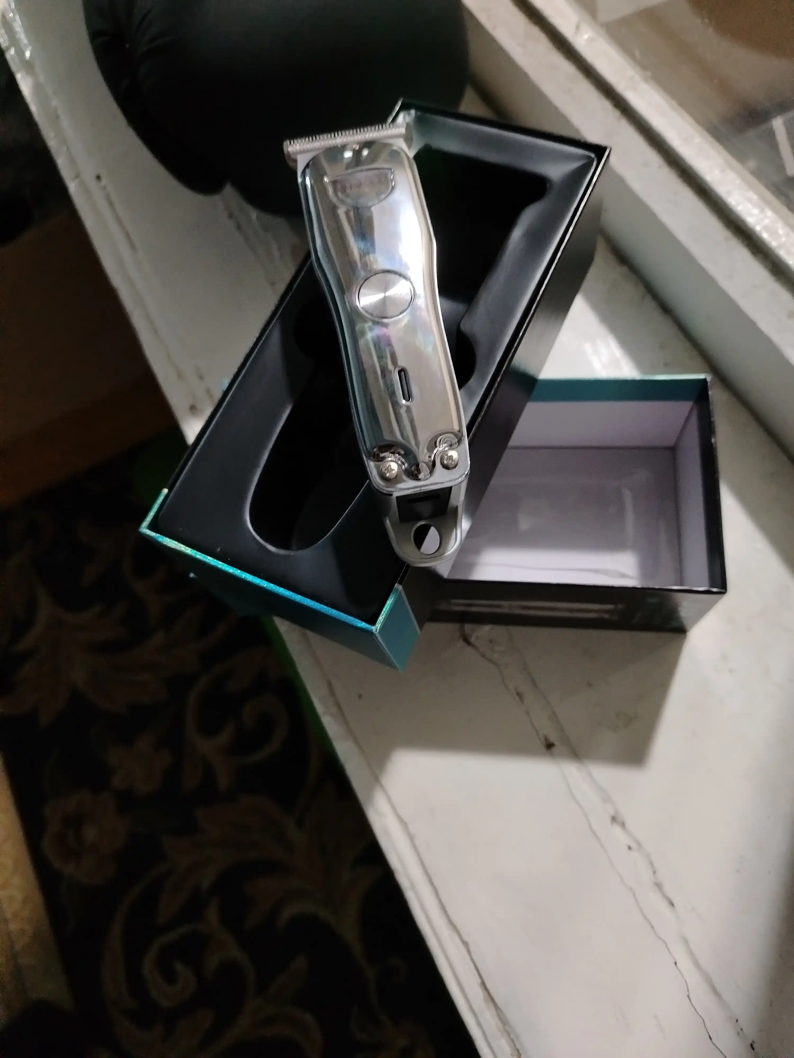 Professional soch-soqol trimmeri, metall korpus, USB quvvatlagich