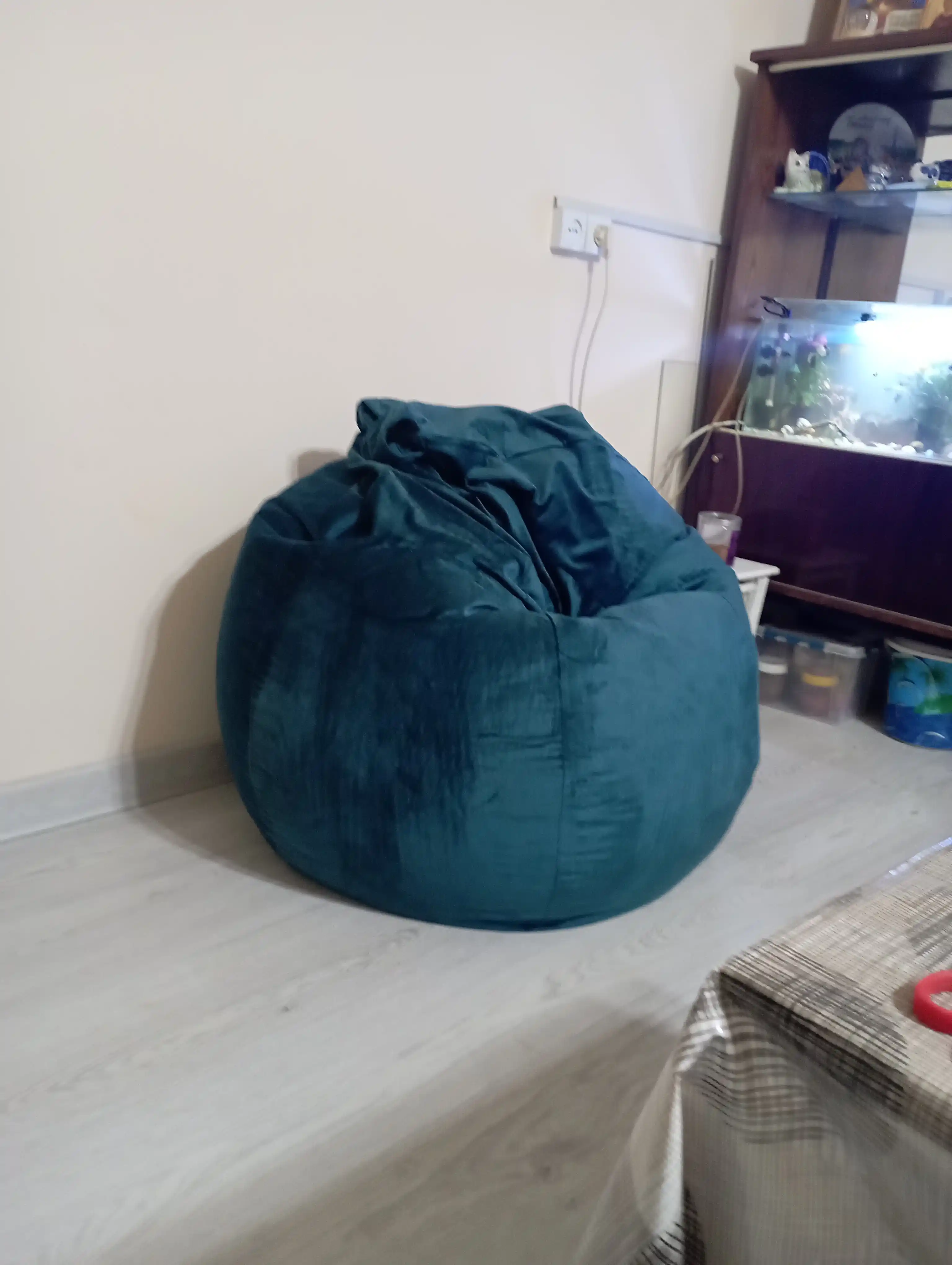 Ramkasiz kreslo qop Binbeg XXL velyurdan, nok shaklida