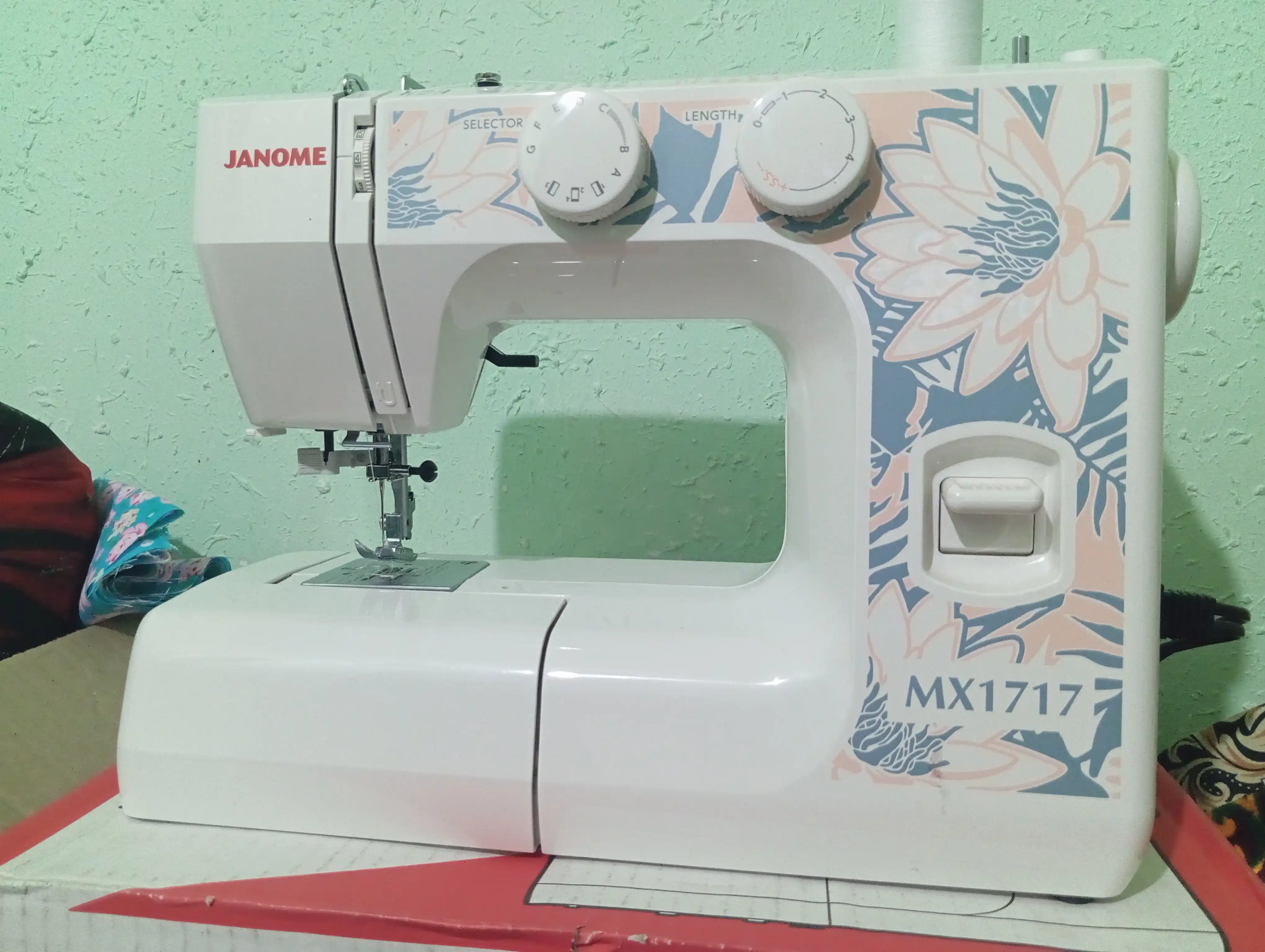 Швейная машина Janome MX1717, 15 швейных операций