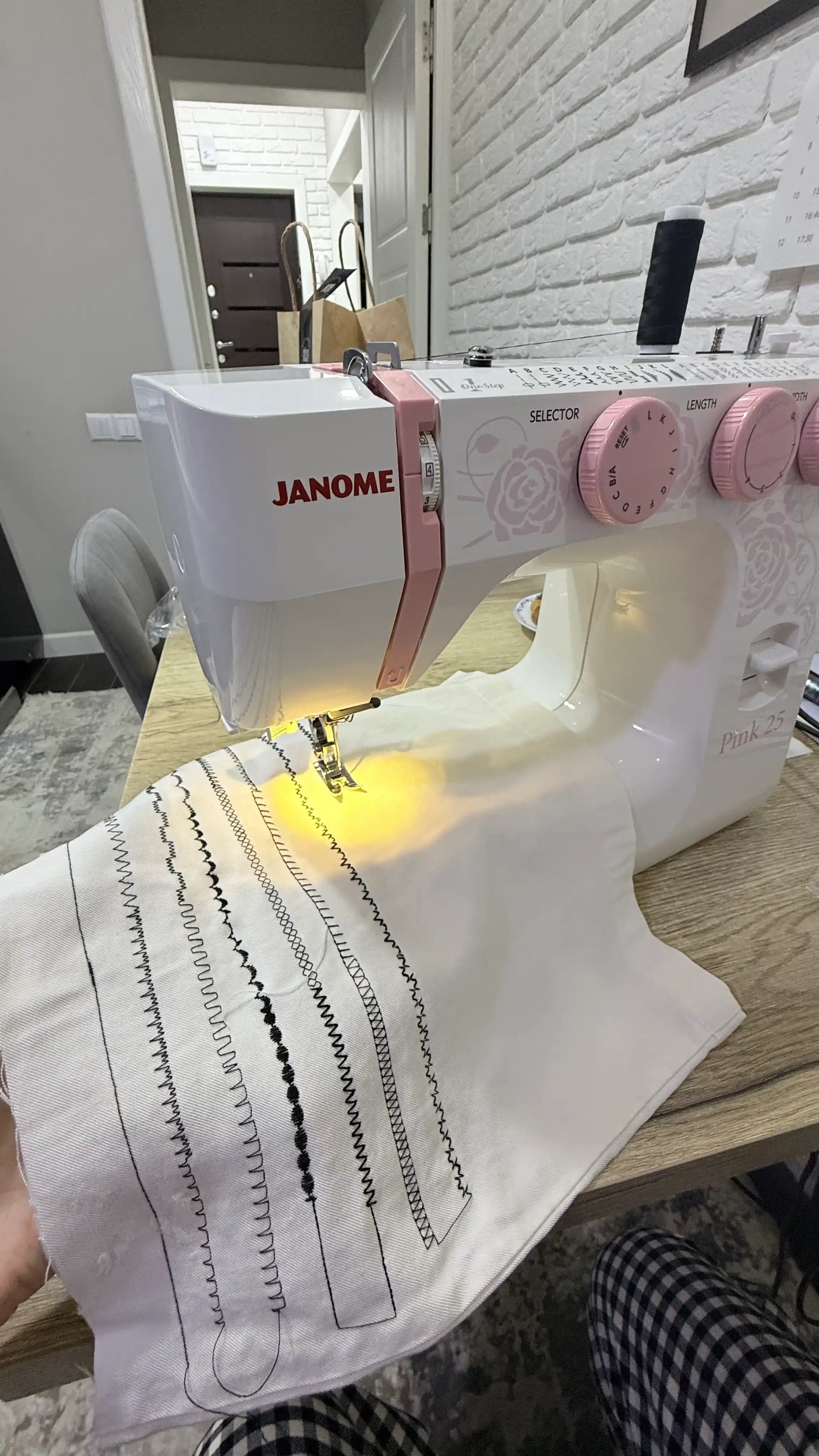 Швейная машина Janome Pink 25