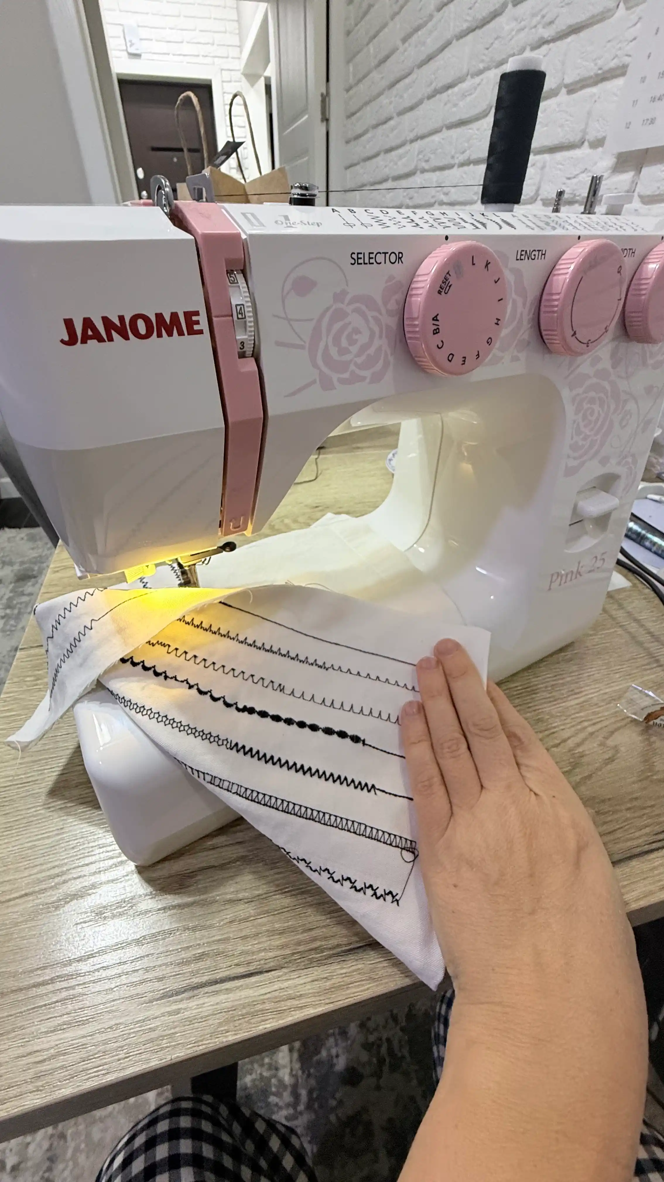 Швейная машина Janome Pink 25