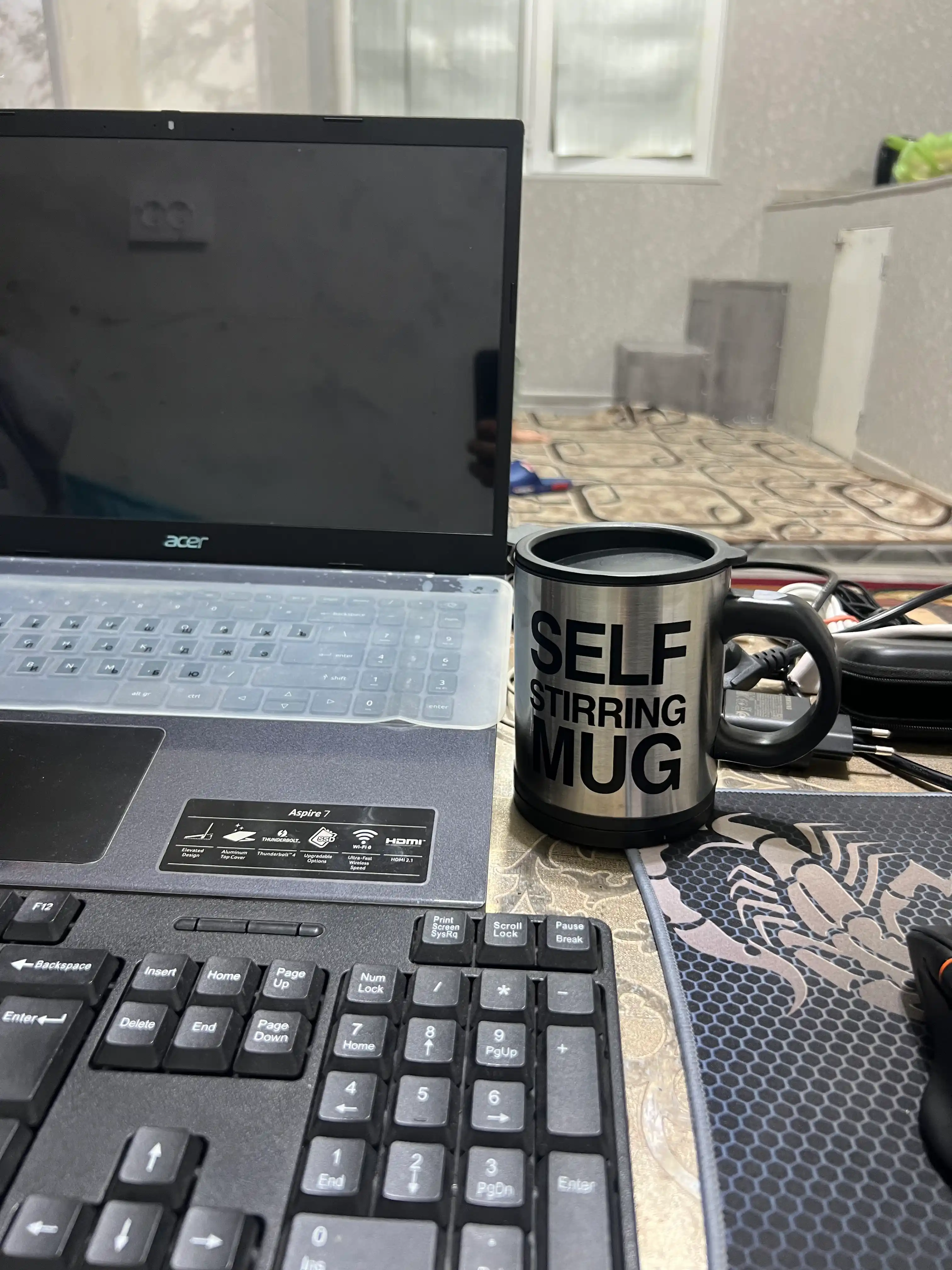 Self-Stirring Mug — O‘z-o‘zini aralashtiruvchi krujka