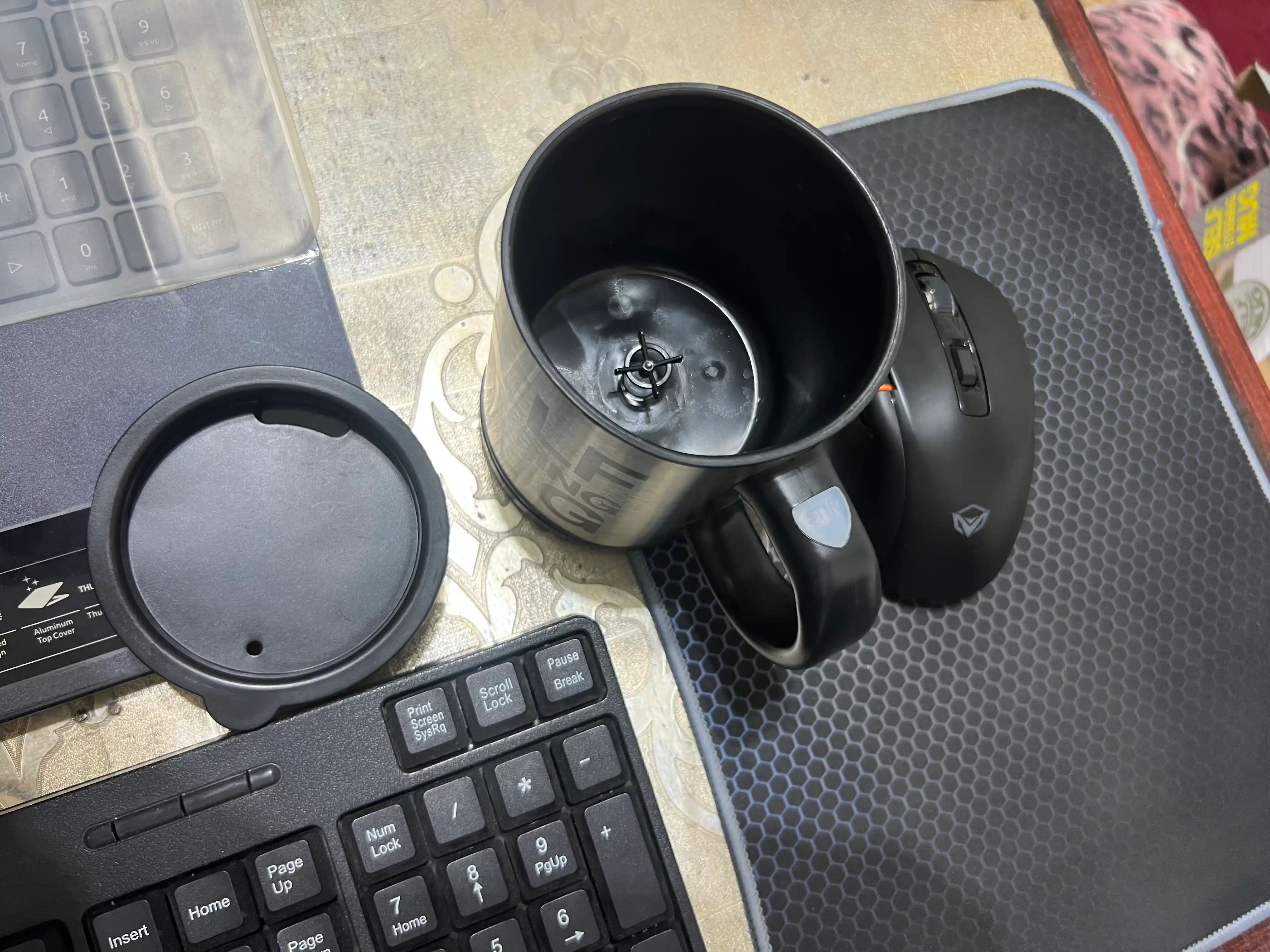 Self-Stirring Mug — O‘z-o‘zini aralashtiruvchi krujka