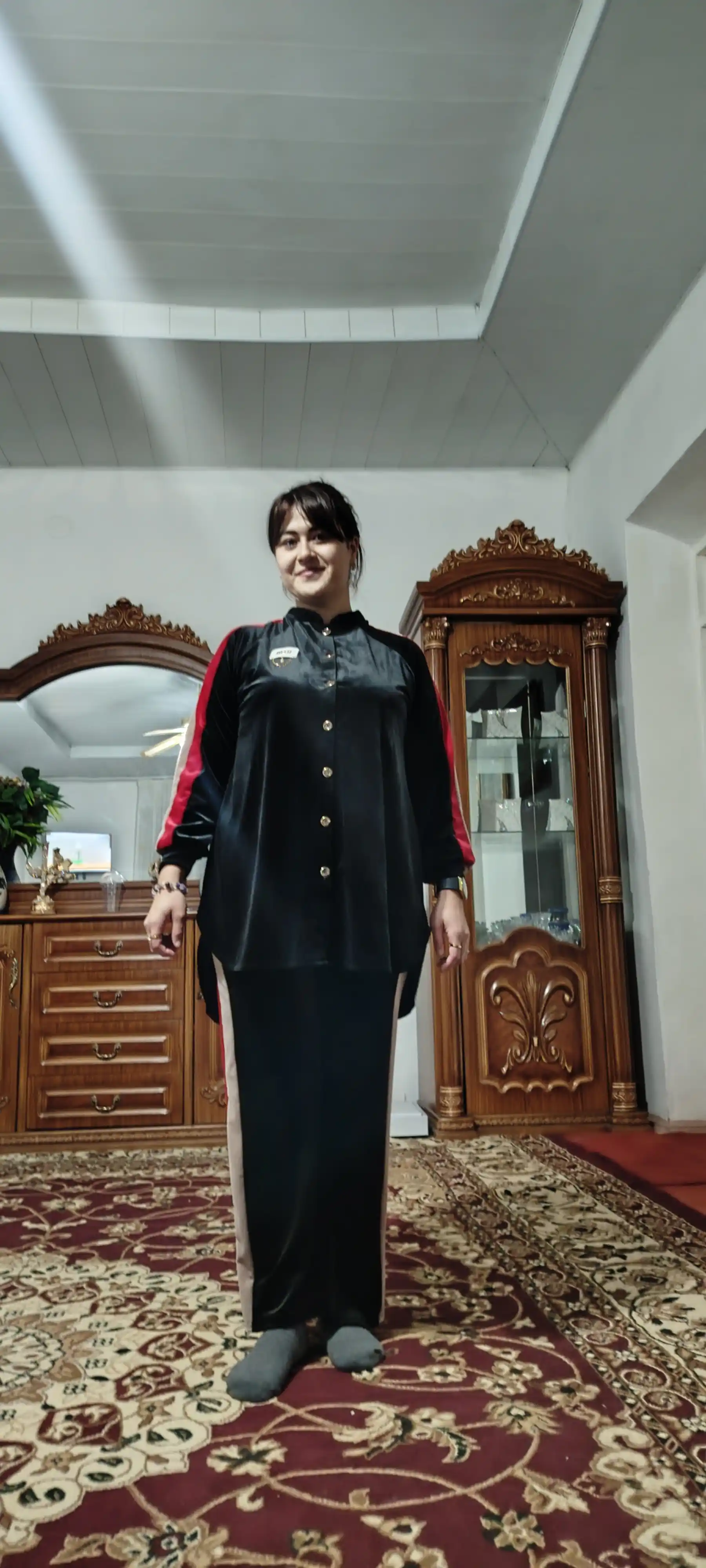 Ayollar uchun tugmali xalat, to'plam