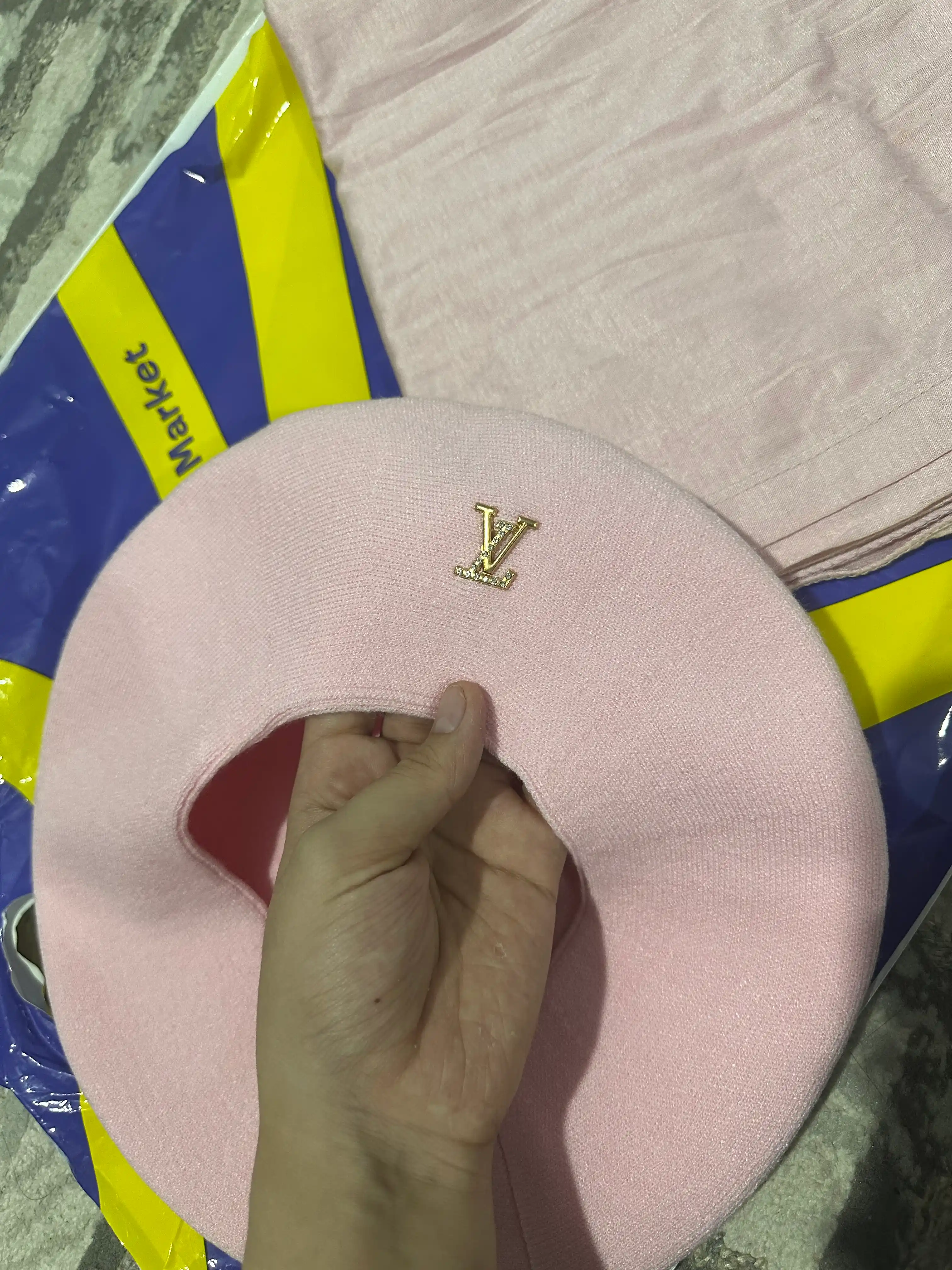 Ayollar shapkasi, beret, issiq shapka, qishki bosh kiyim, mo'ynali shapka, trikotaj beret