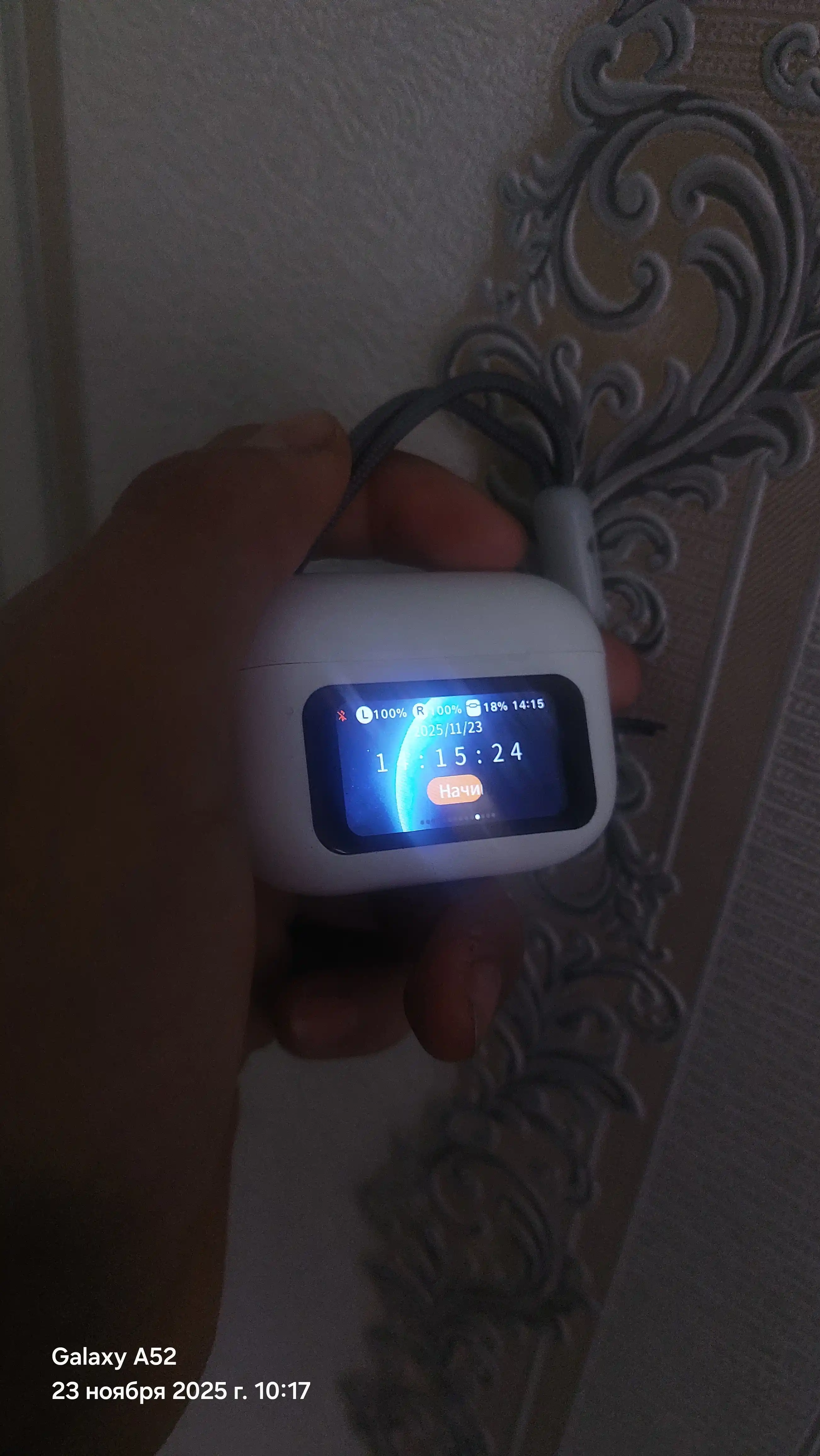 Pods 3 ScreenPods: беспроводные наушники с дисплеем для iPhone и Android