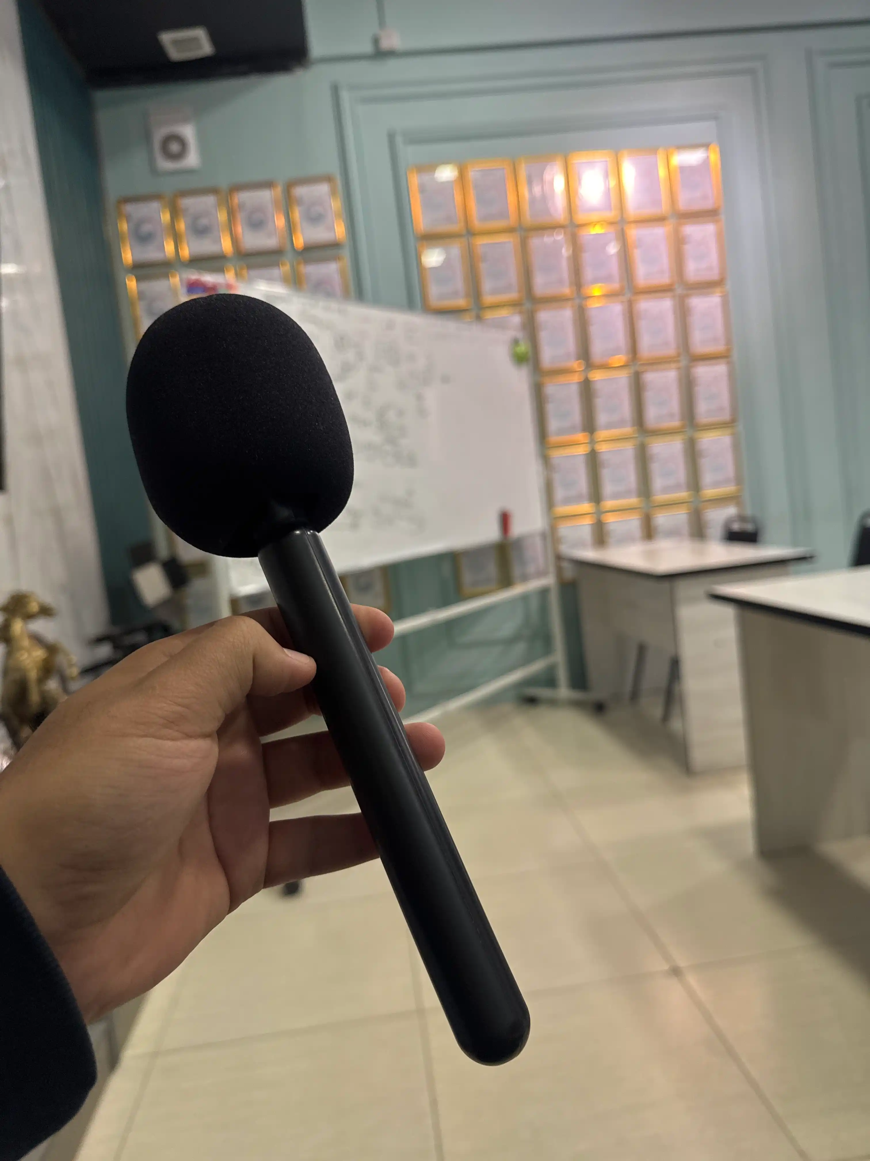 Беспроводной адаптер для крепления микрофона c шумоподавлением