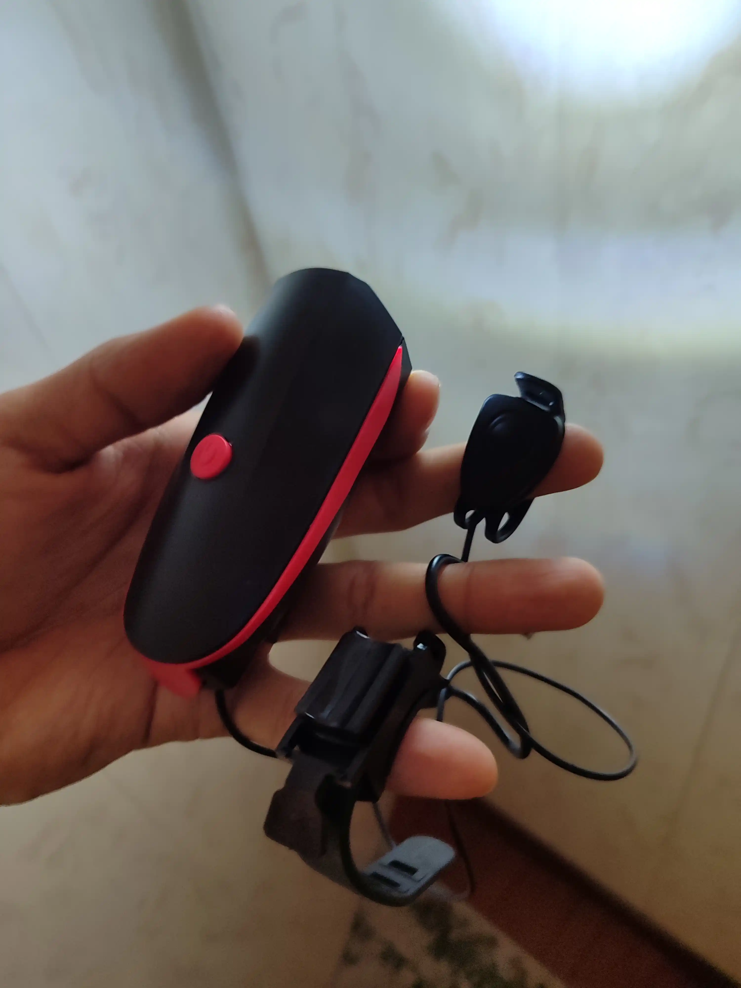 Yorqin LED chiroq + ultra baland ovozli velosiped signali, zaryadlovchi bilan