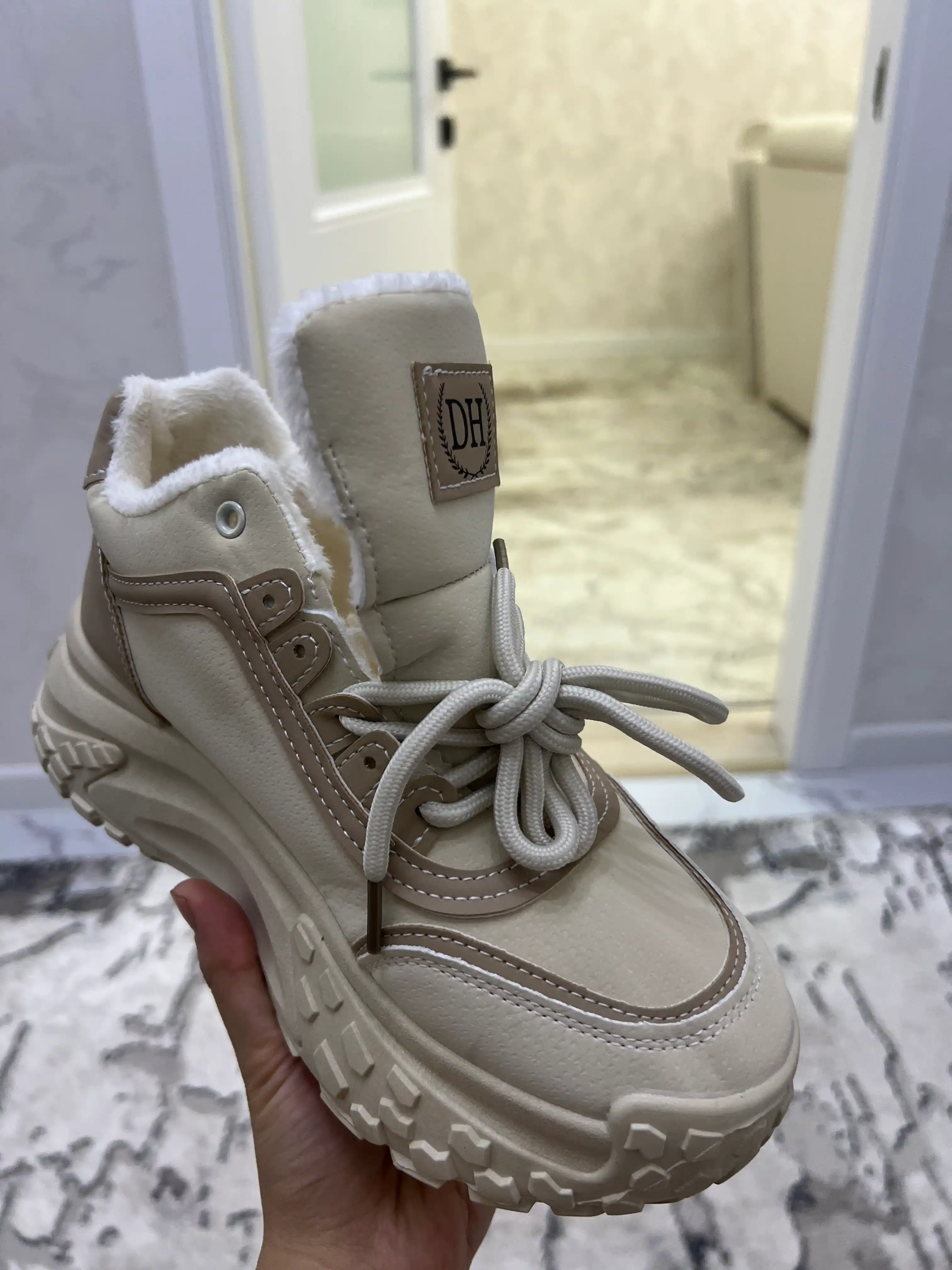 Зимние кроссовки с мехом женские, зимние, на 1 размер маломерка 36-40