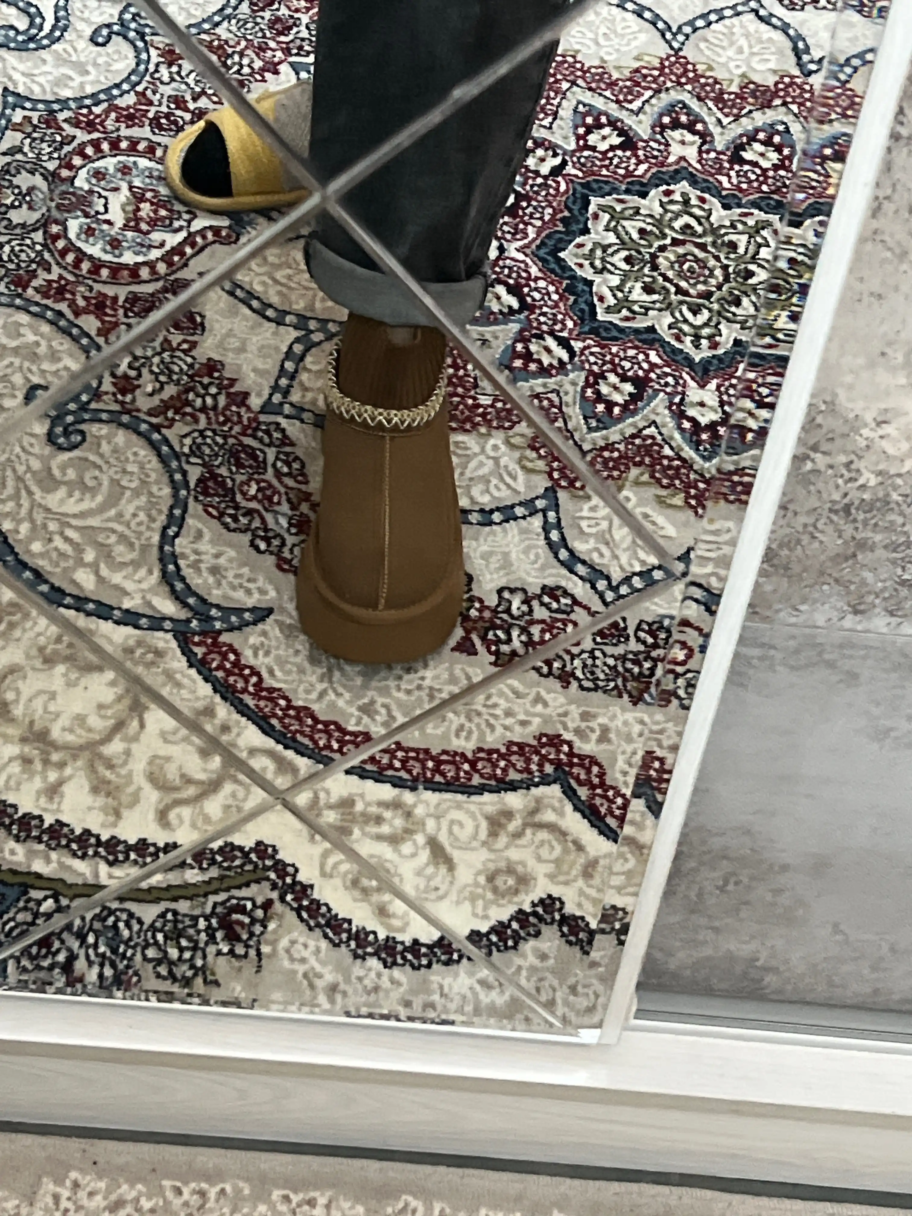 Tabiiy uggilar EVA taglikda, manjetli, olcham 36-40