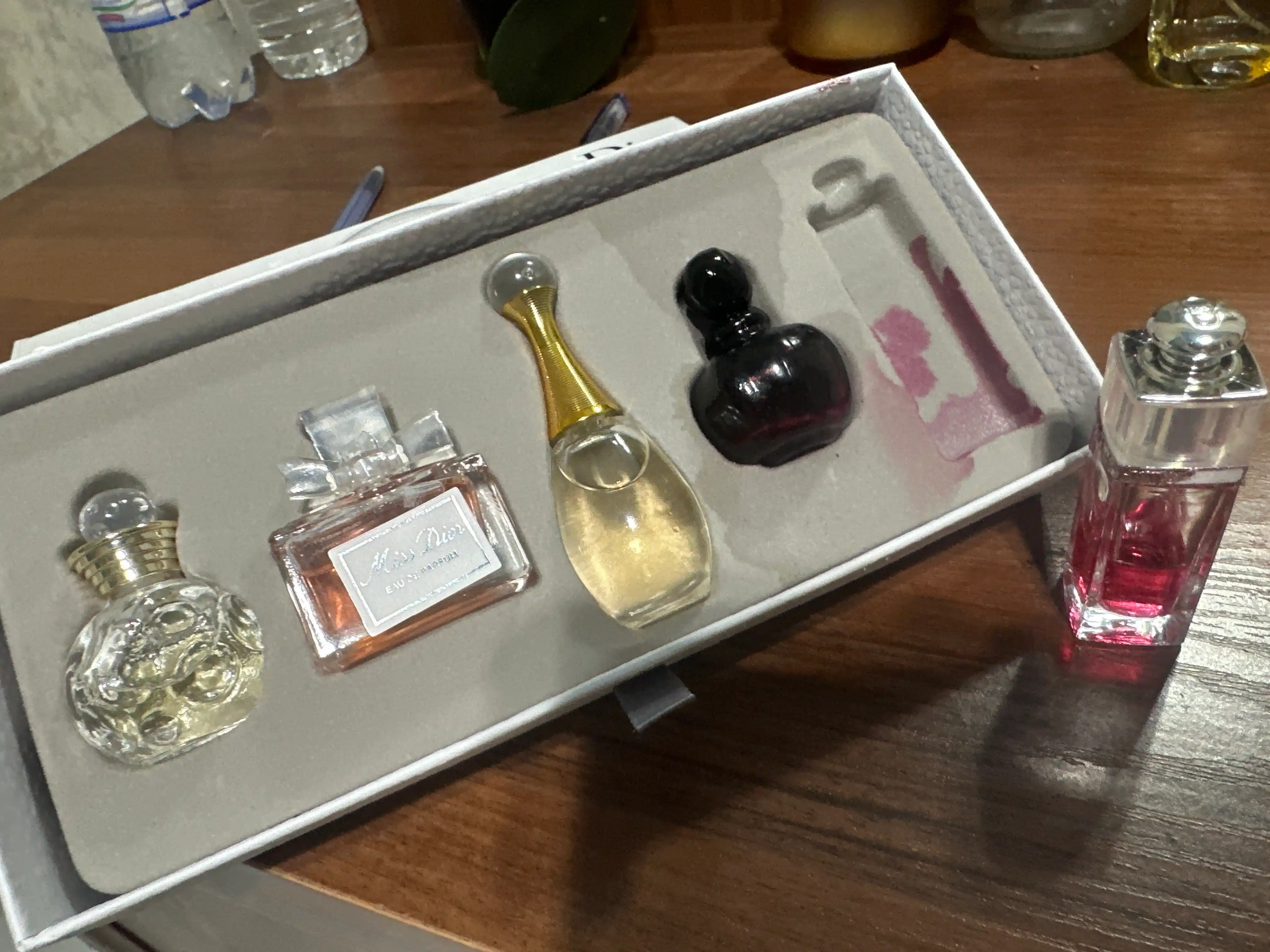 Dior Les Parfums Miniature Set, ayollar uchun atir to'plami
