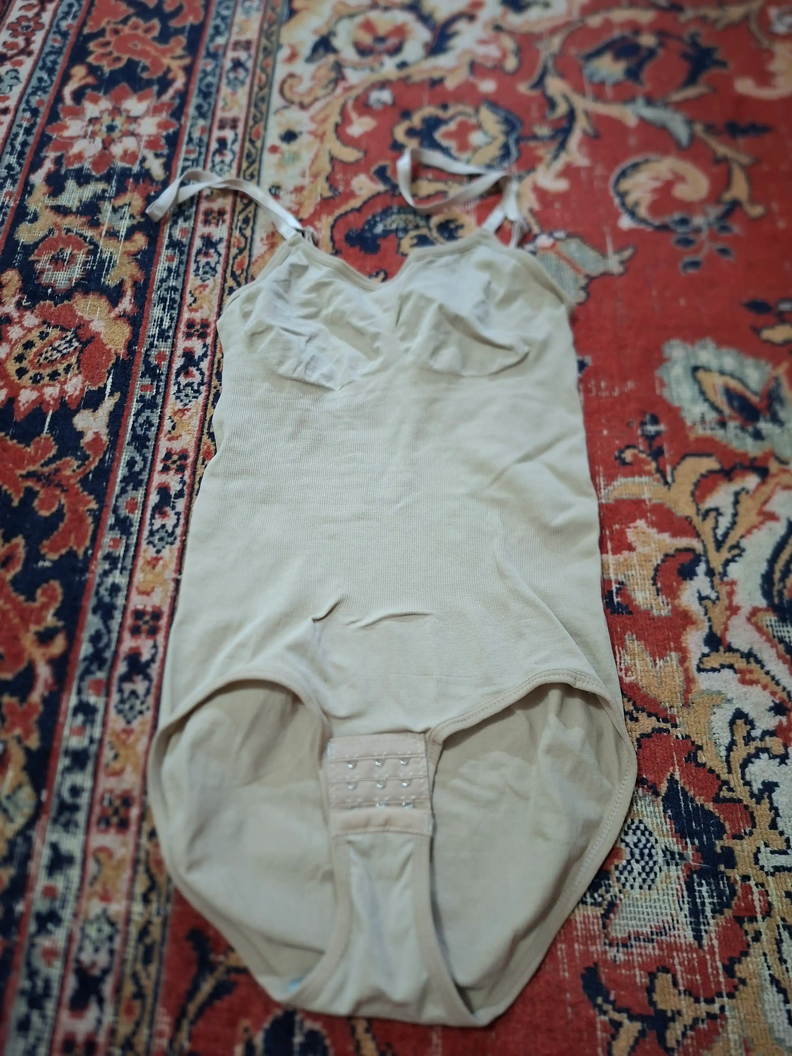 Qorin va bel uchun tortuvchi Body Skims, Akbarova Xonzoda
