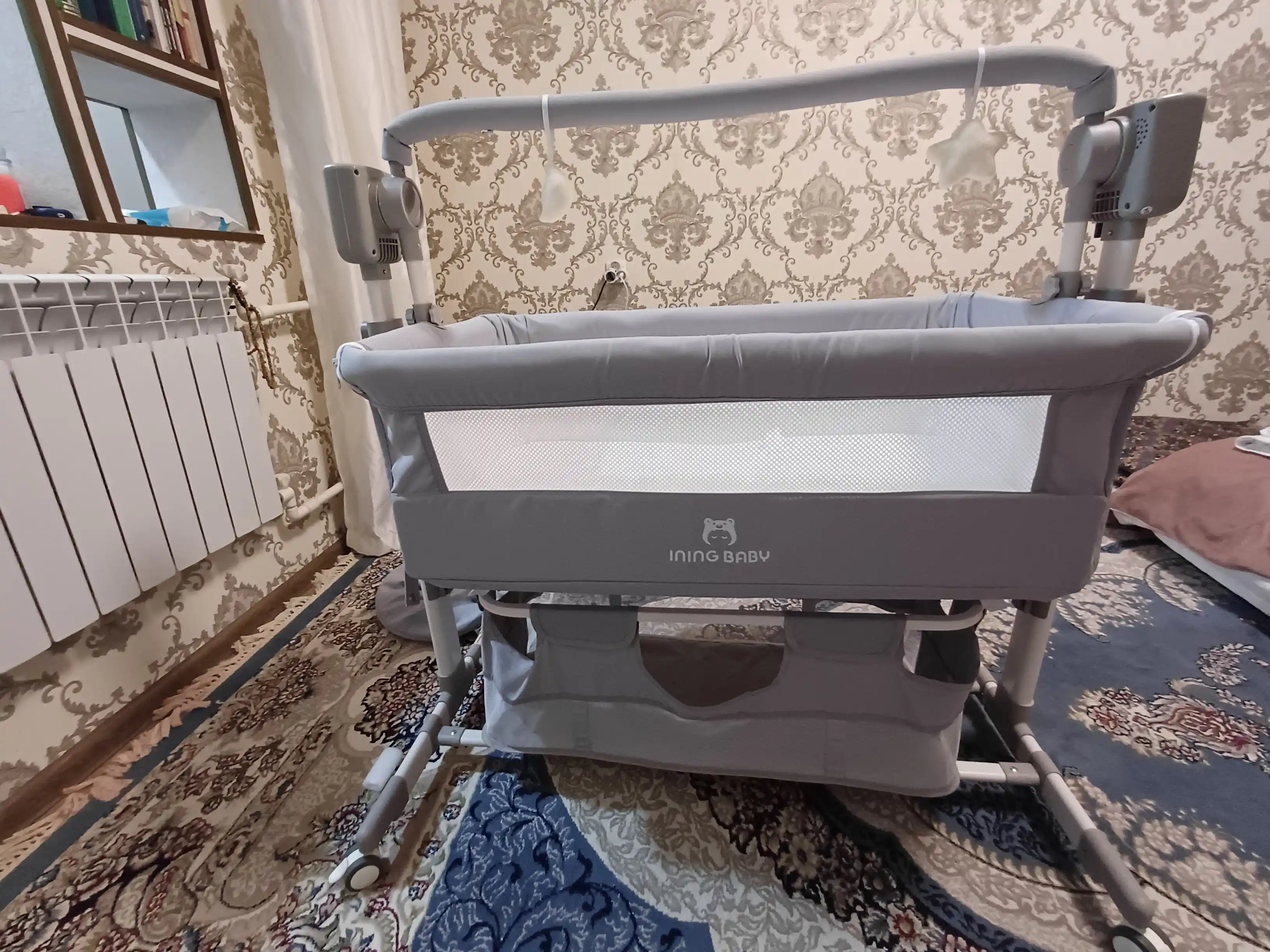 Chaqaloqlar beshikli to'shak, 4 tasi 1 da, avtomatik privod bilan