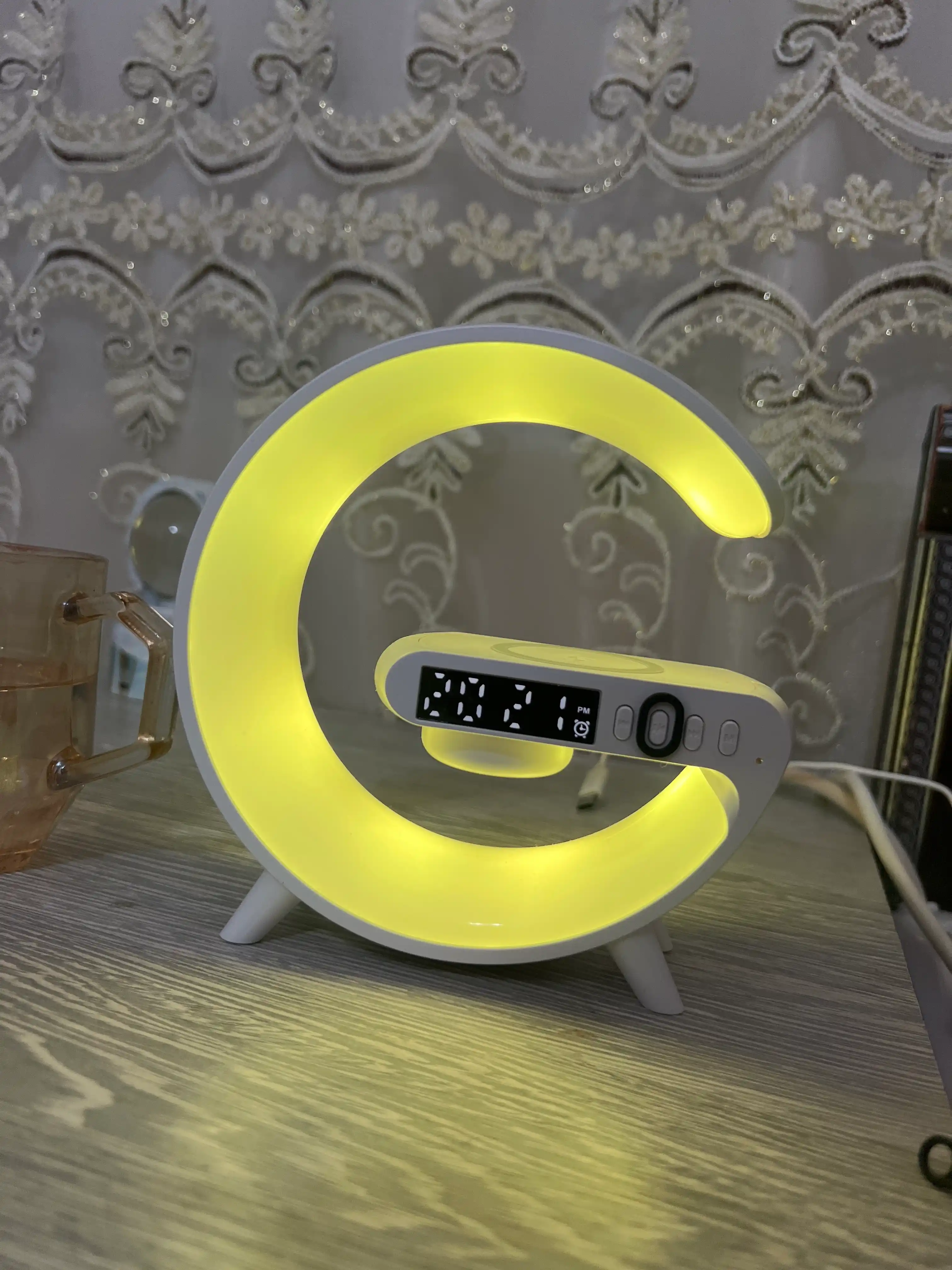 Bluetooth RGB kolonka, simsiz zaryadlash bilan