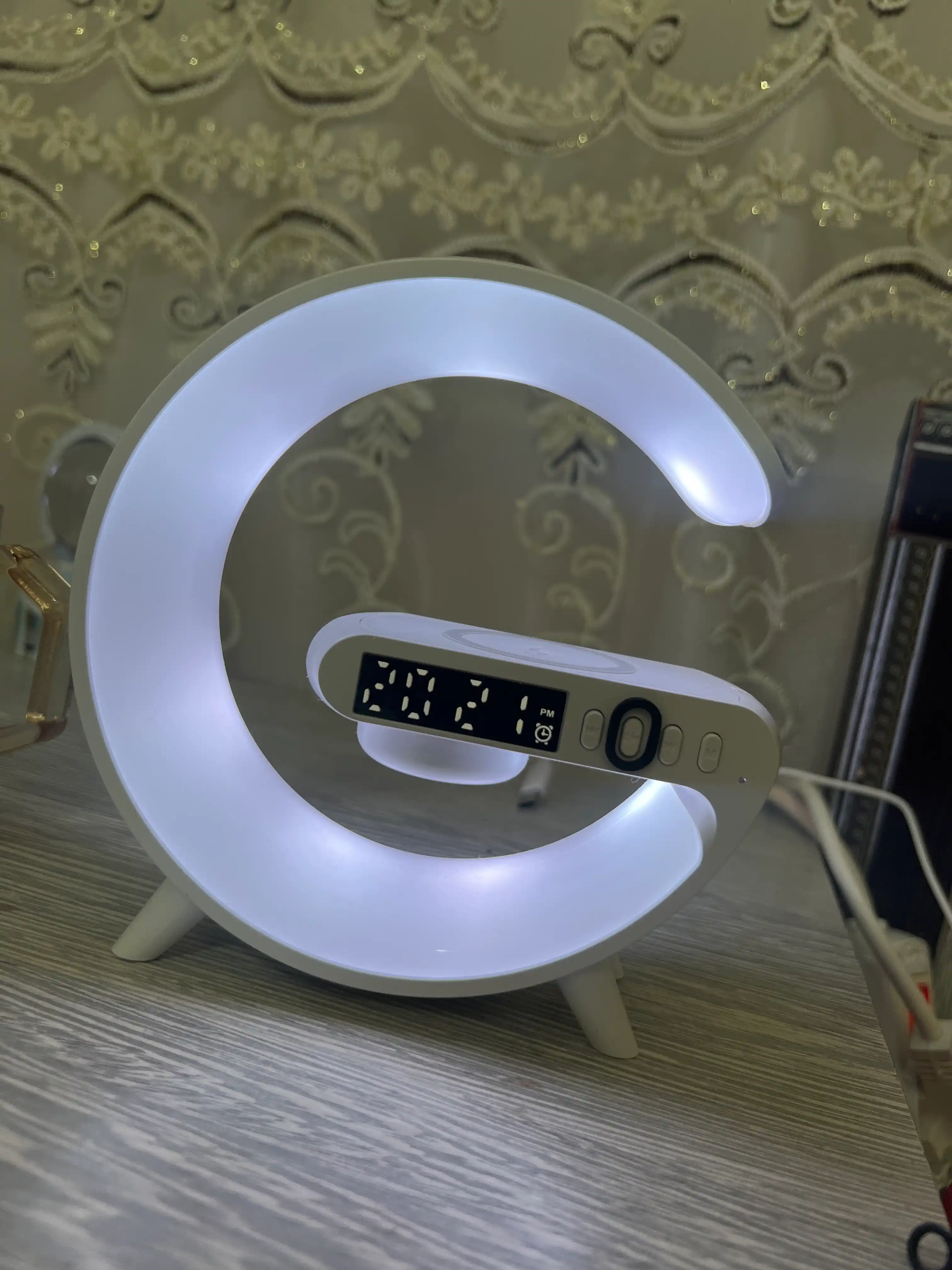 Bluetooth RGB kolonka, simsiz zaryadlash bilan