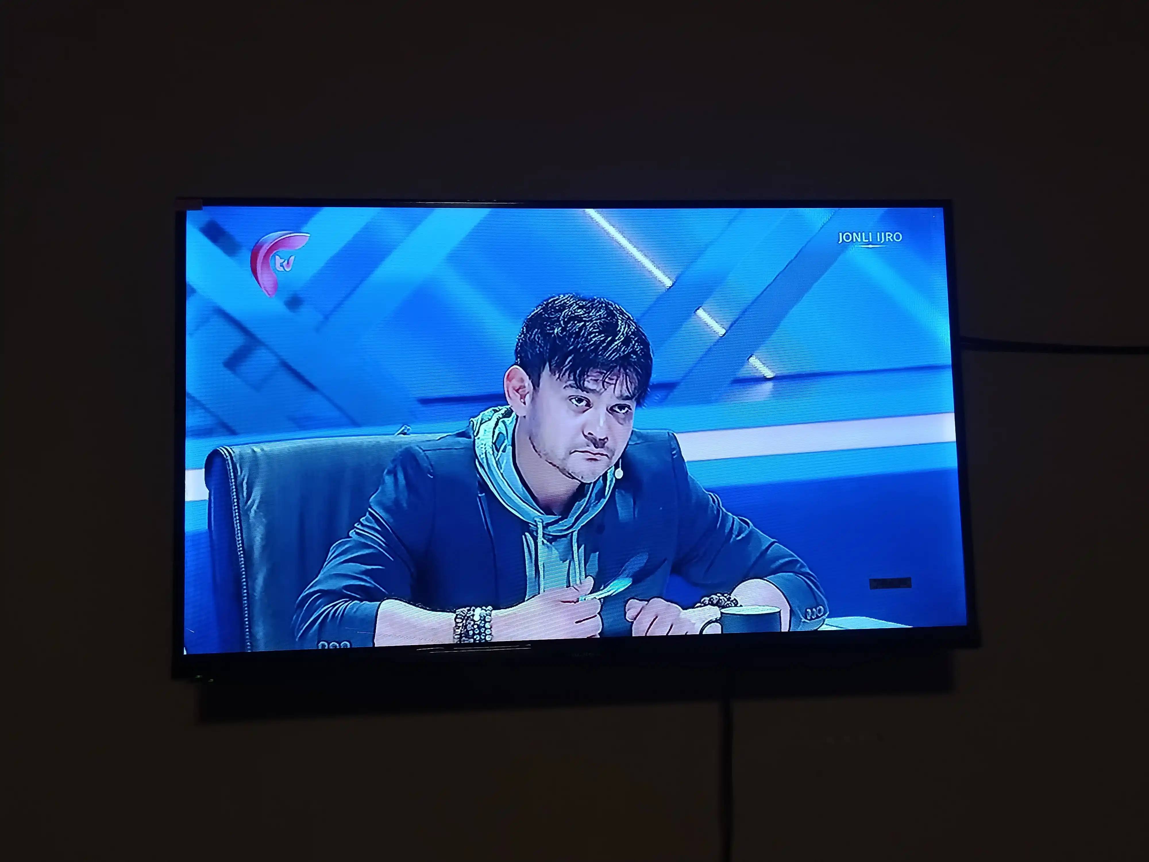Смарт телевизор WellStars 32" / 43", Android, Wi-Fi, Full HD, LED TV, голосовой поиск