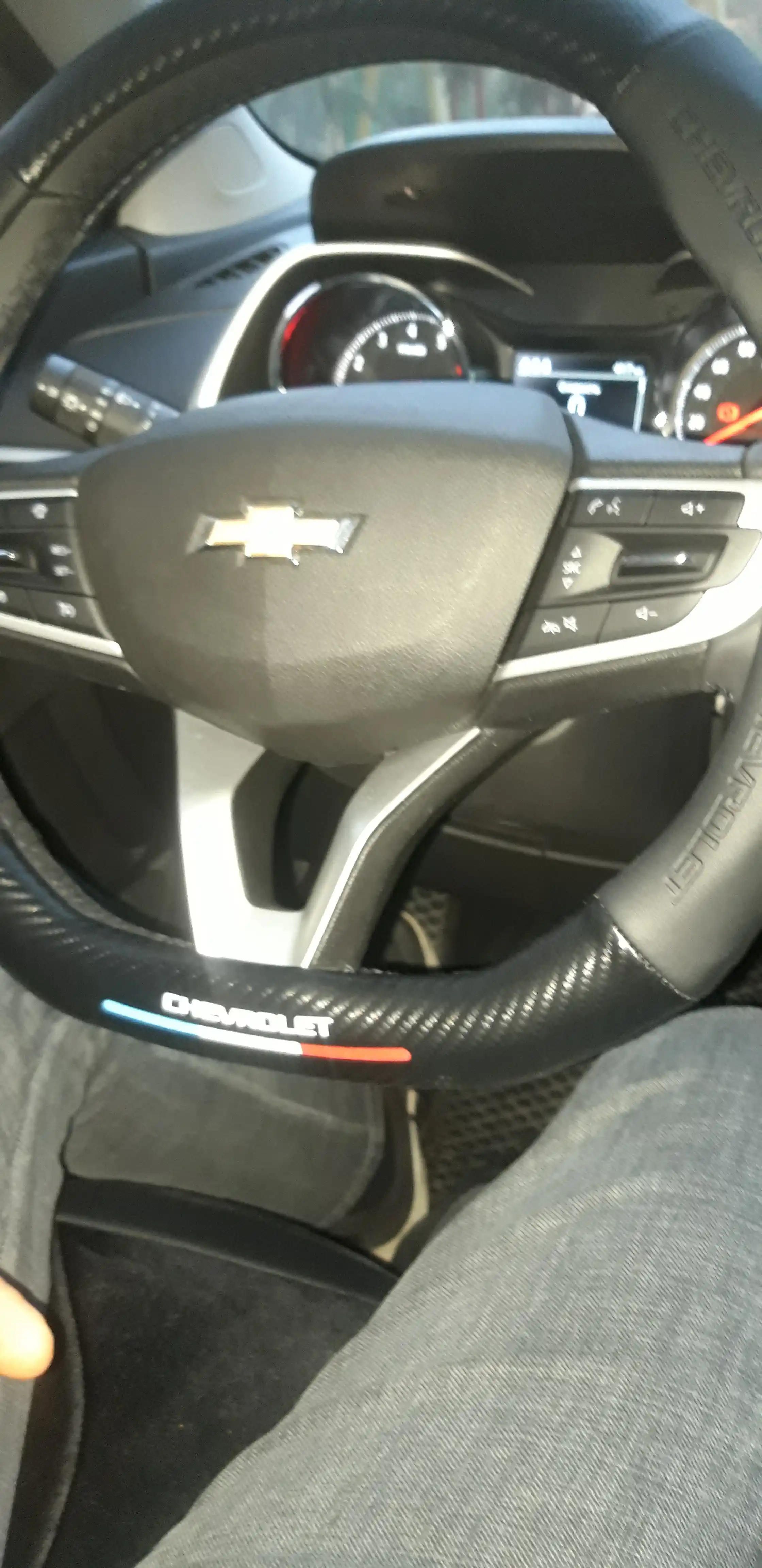 Universal rul chexoli 37–38 sm, karbon tekstura, eko-teri, Chevrolet/Kia/Chery uchun