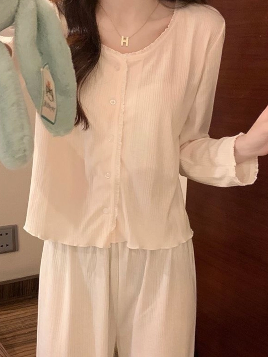 Pijama, uy kiyimi, ikki qisimli, tugmali, yengil pijama