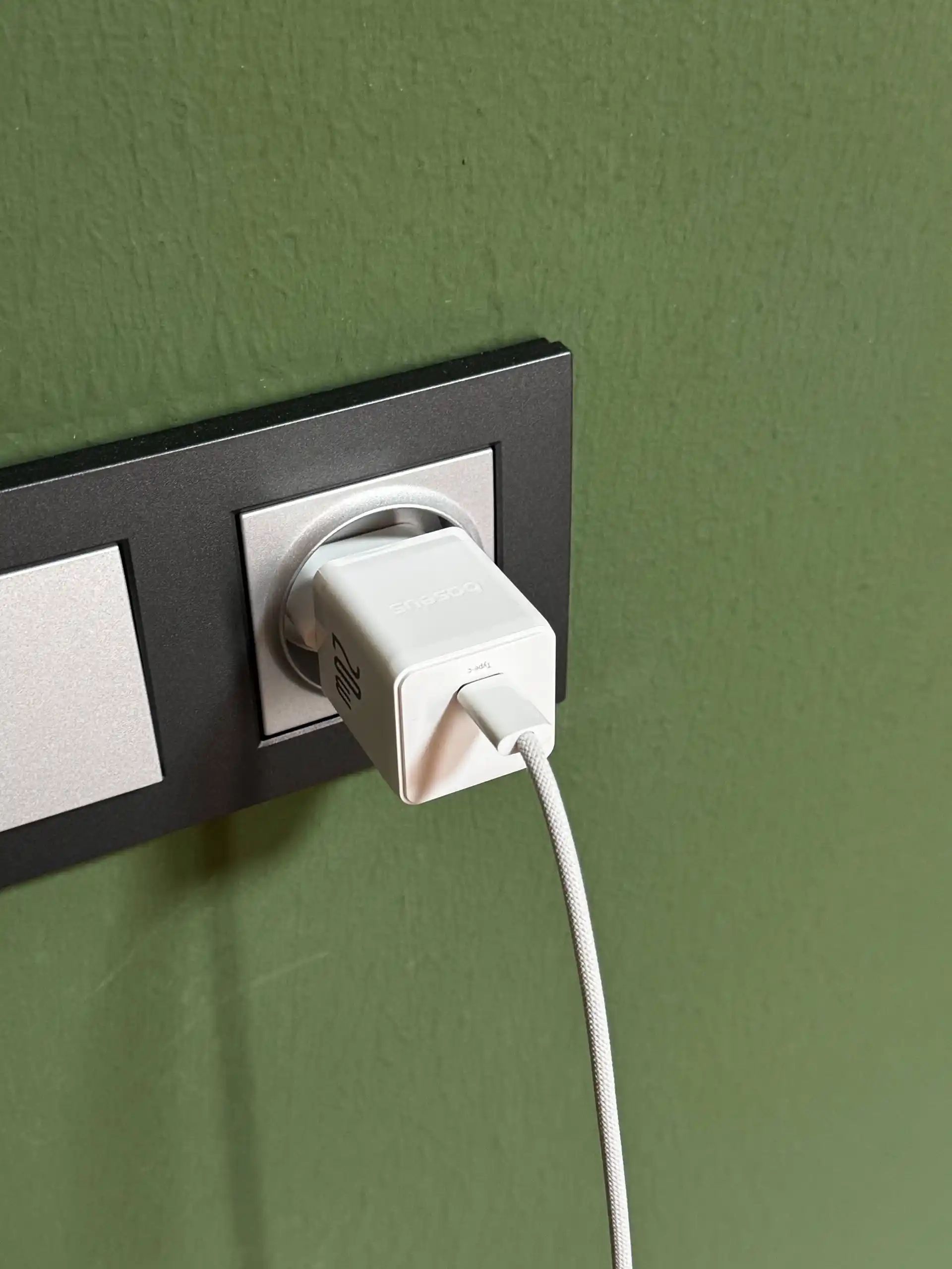 Universal zaryadlash qurilmasi Baseus Palm Fast Charger 1C, 20 Vt zaryadchik, kabel bilan