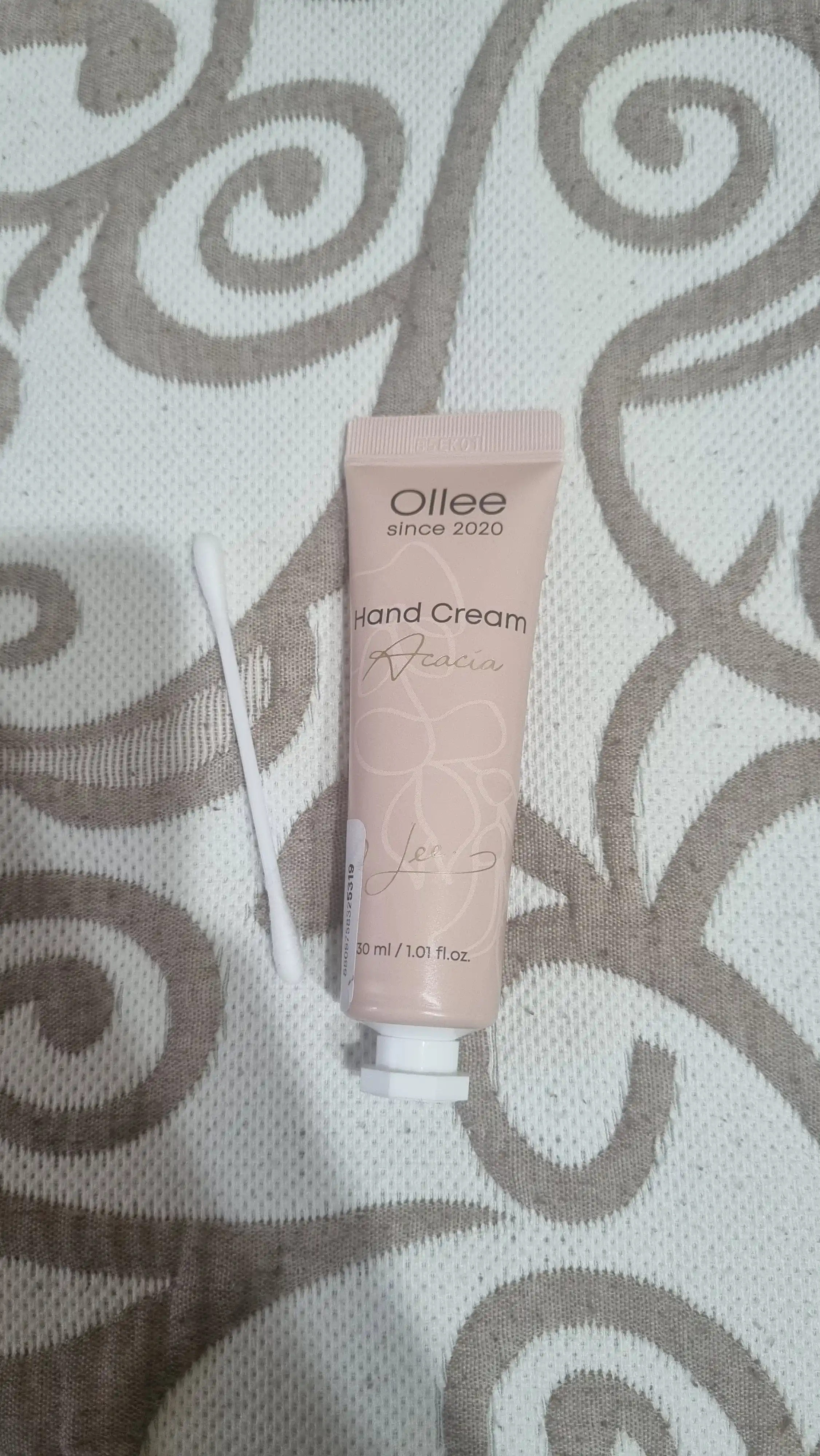 Qo‘l kremi OLLEE Golden Cherry lifting ta’sirli, 100 ml, namlantiruvchi va yumshatuvchi