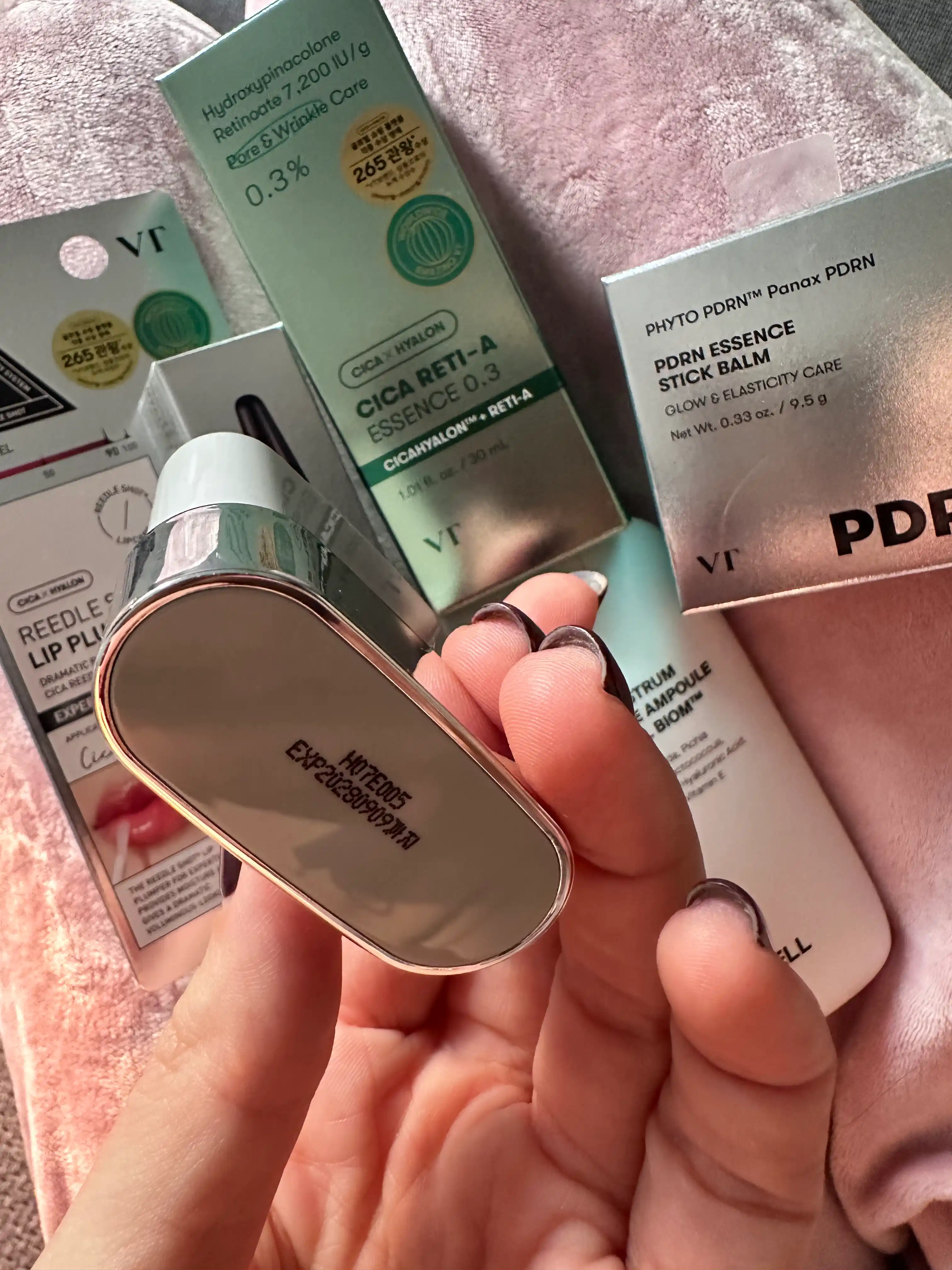 PDRN bilan VT Cosmetics yuz uchun zardobi, yoshartiruvchi, mustahkamlovchi, peptidlar va seramidlar bilan