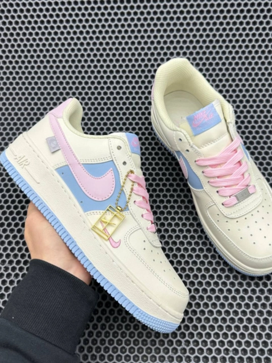 Ayollar va qizlar uchun. Air Force 1 Low Glitter Swoosh krossovkalari
